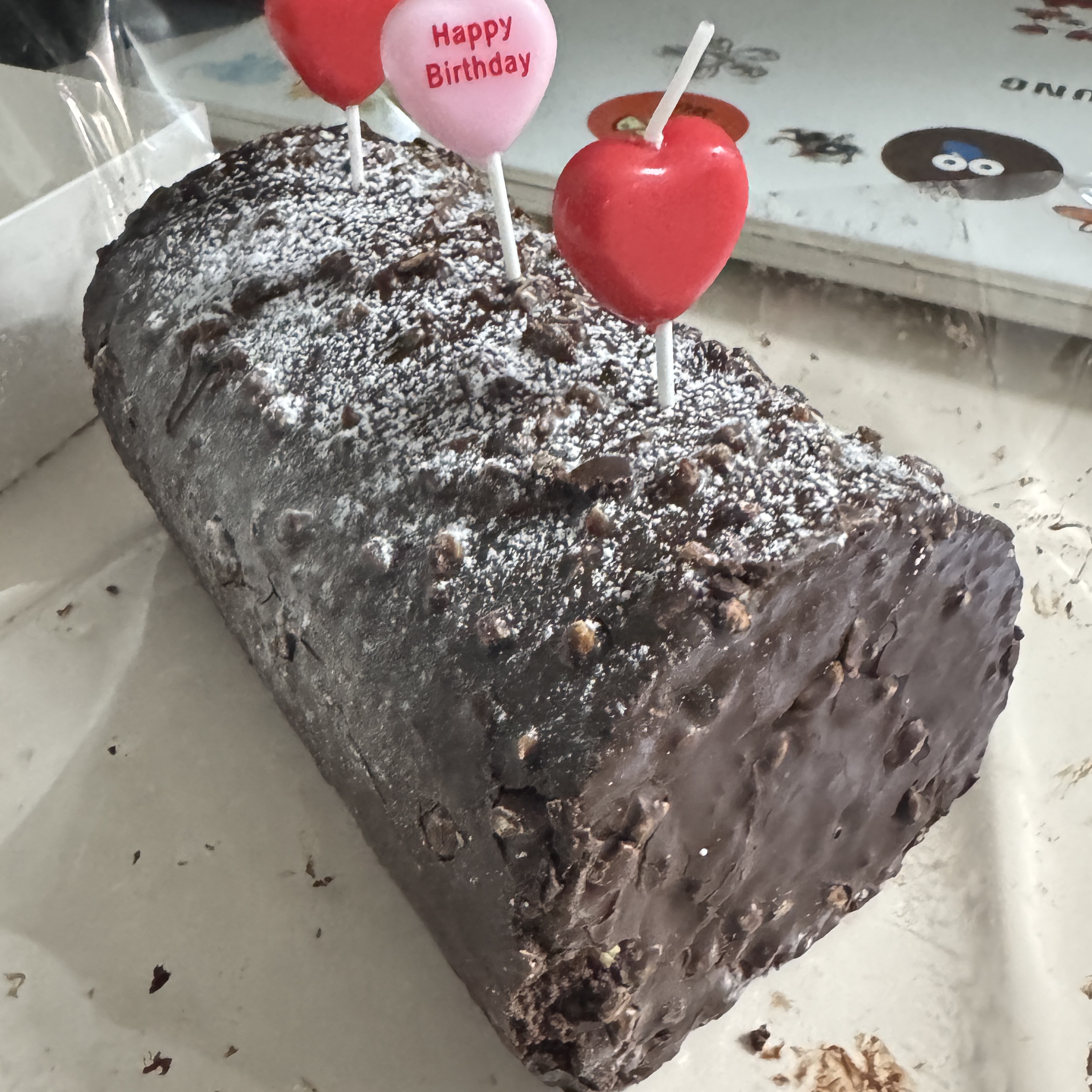 [KREAM 단독] tongtonge Dubai Style Chocolate Roll Cake 착용 스타일