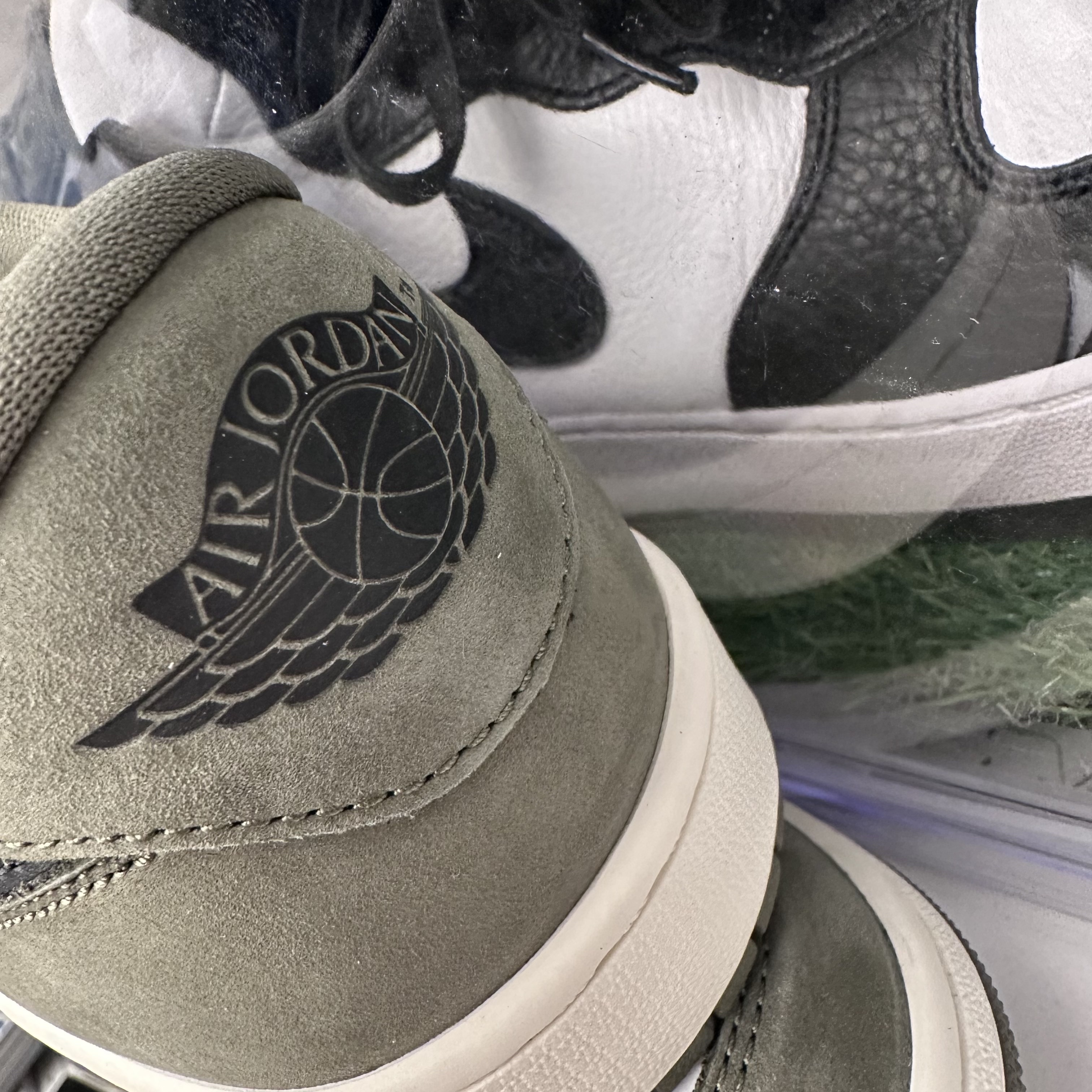 Jordan 1 Retro Low OG Medium Olive and Summit White 착용 스타일 - 2