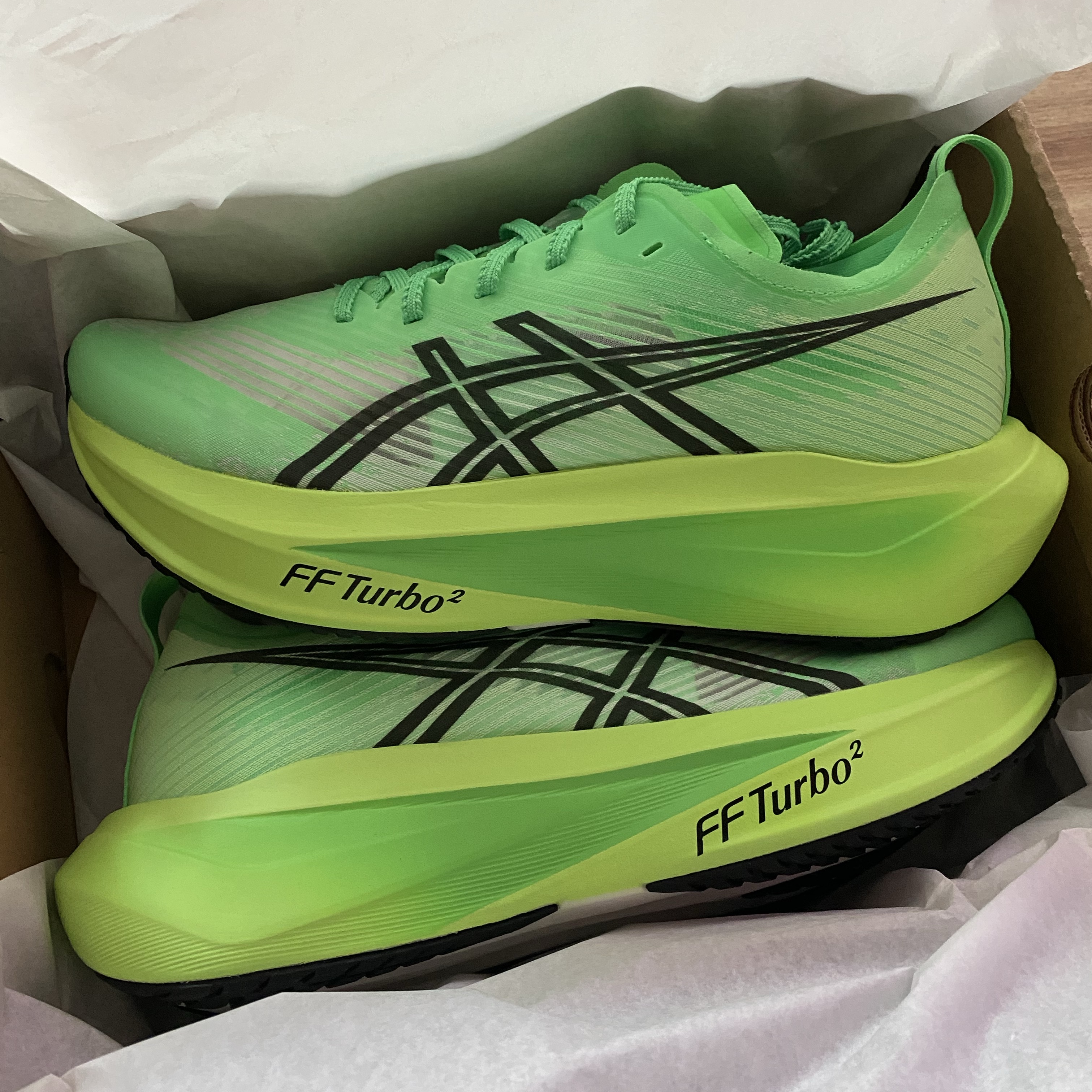 Asics Megablast Vital Green Black 착용 스타일