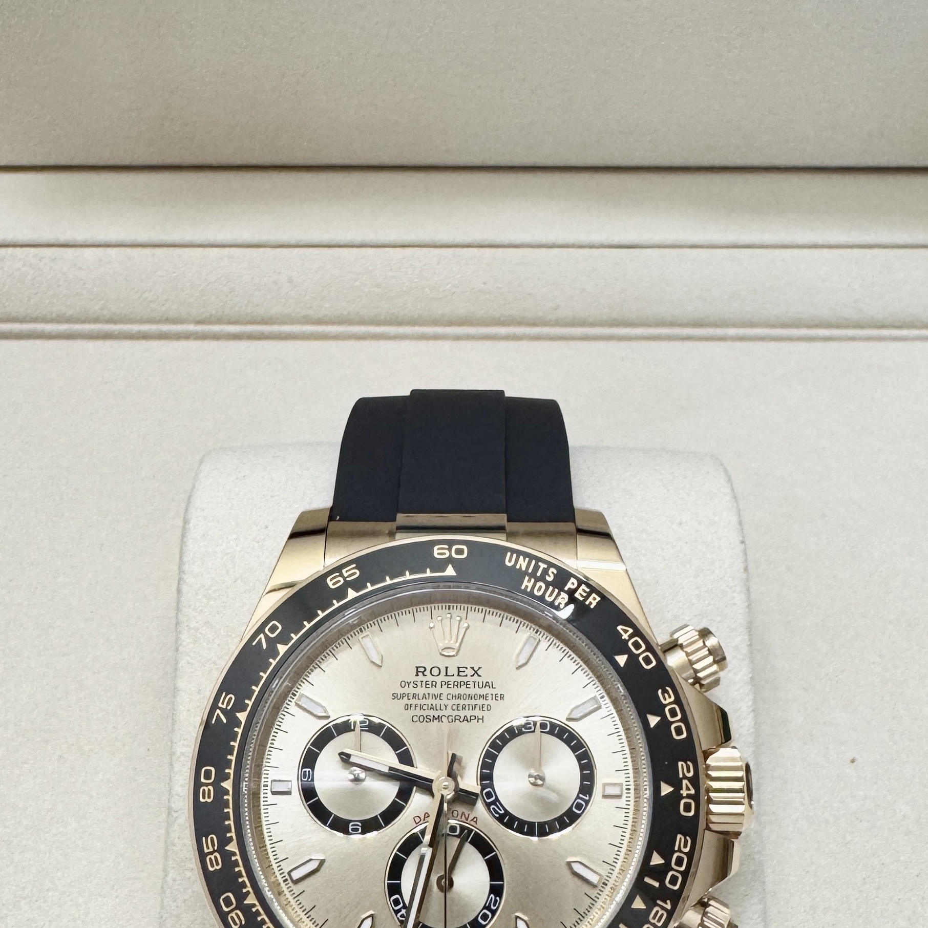 Rolex Cosmograph Daytona 40mm 126518LN Golden Oysterflex 착용 스타일