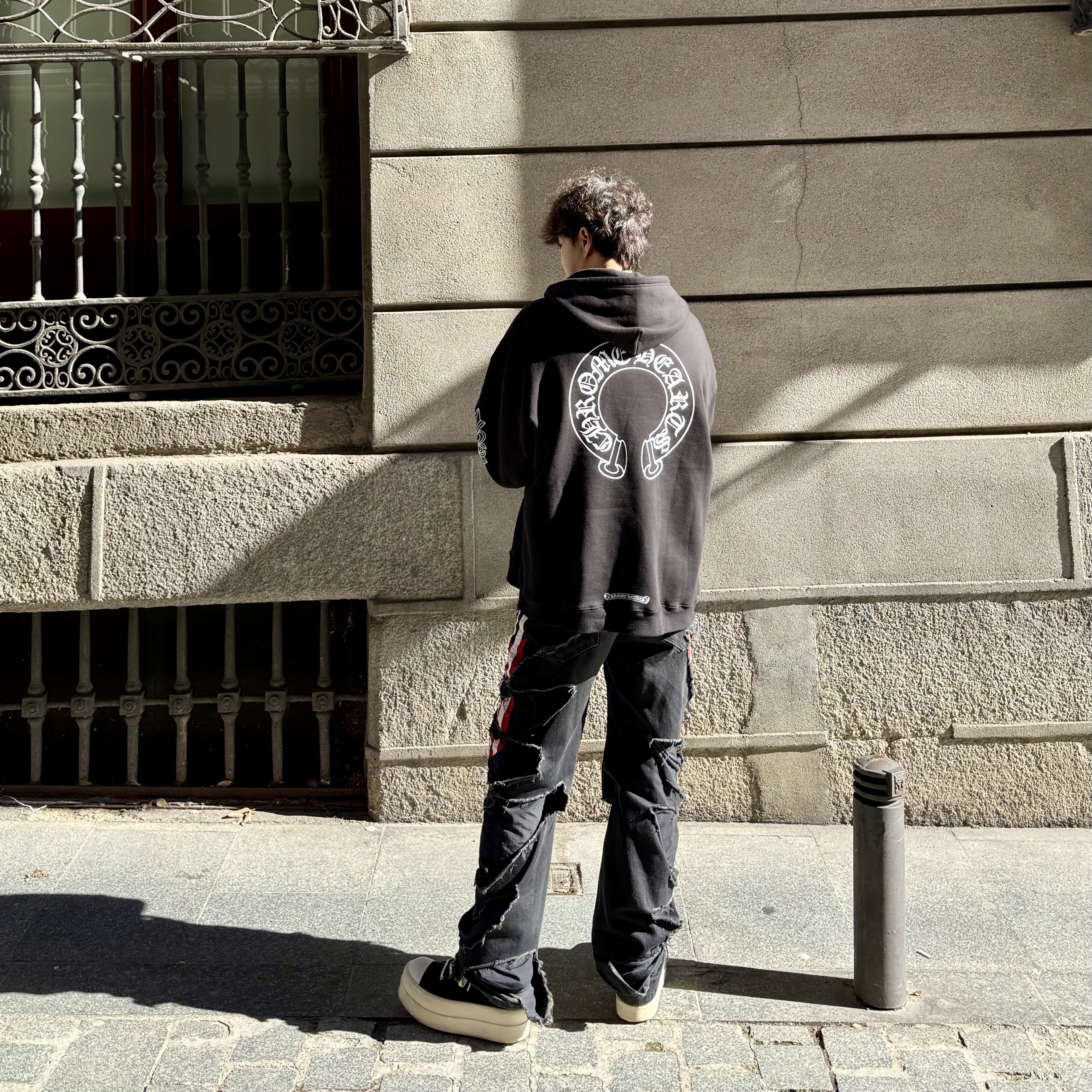 Chrome Hearts Horseshoe Floral Heavyweight Zip-Up Hoodie Black 착용 스타일
