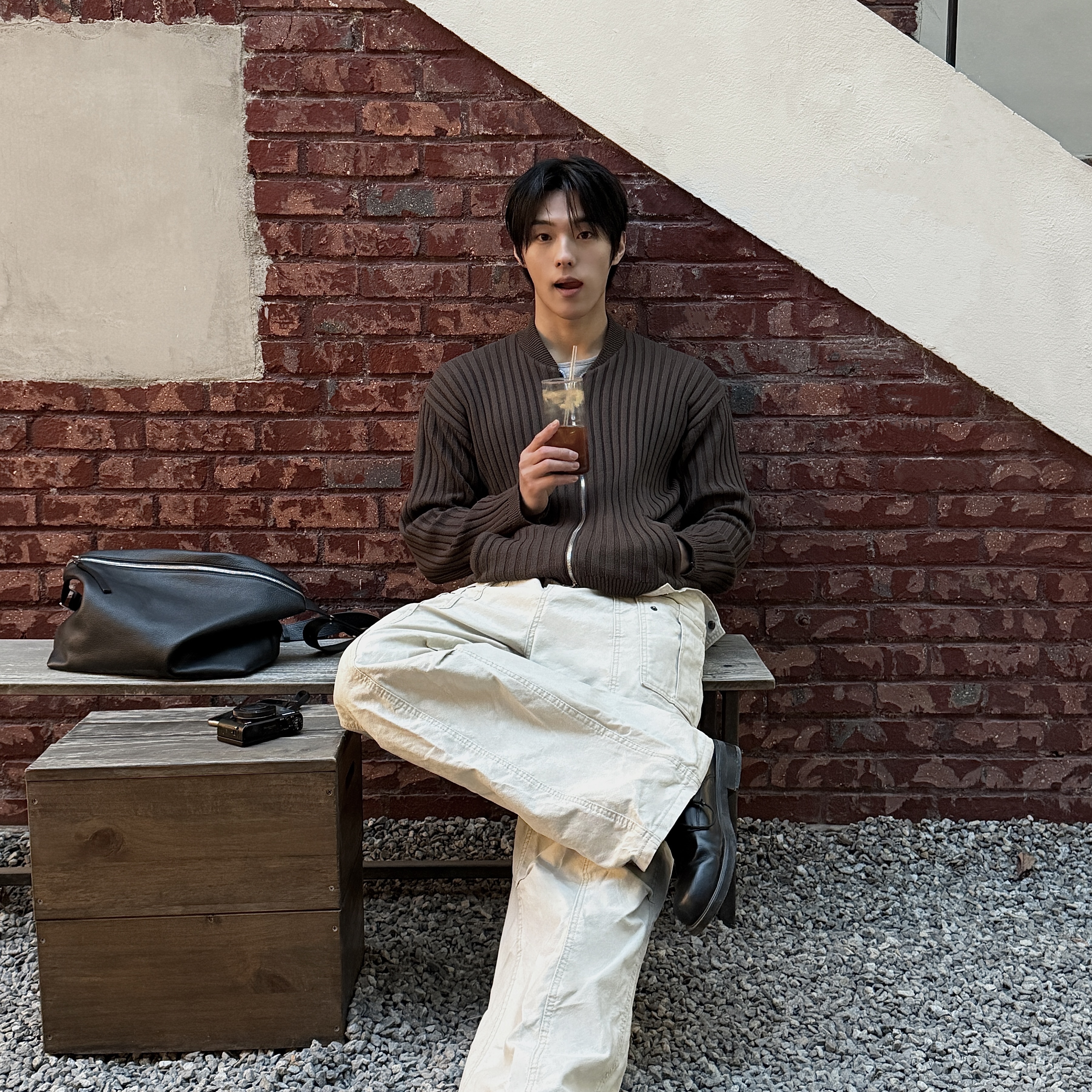 Polyteru Human Index Human Knit Zip Up Mocha Brown 착용 스타일 - 5