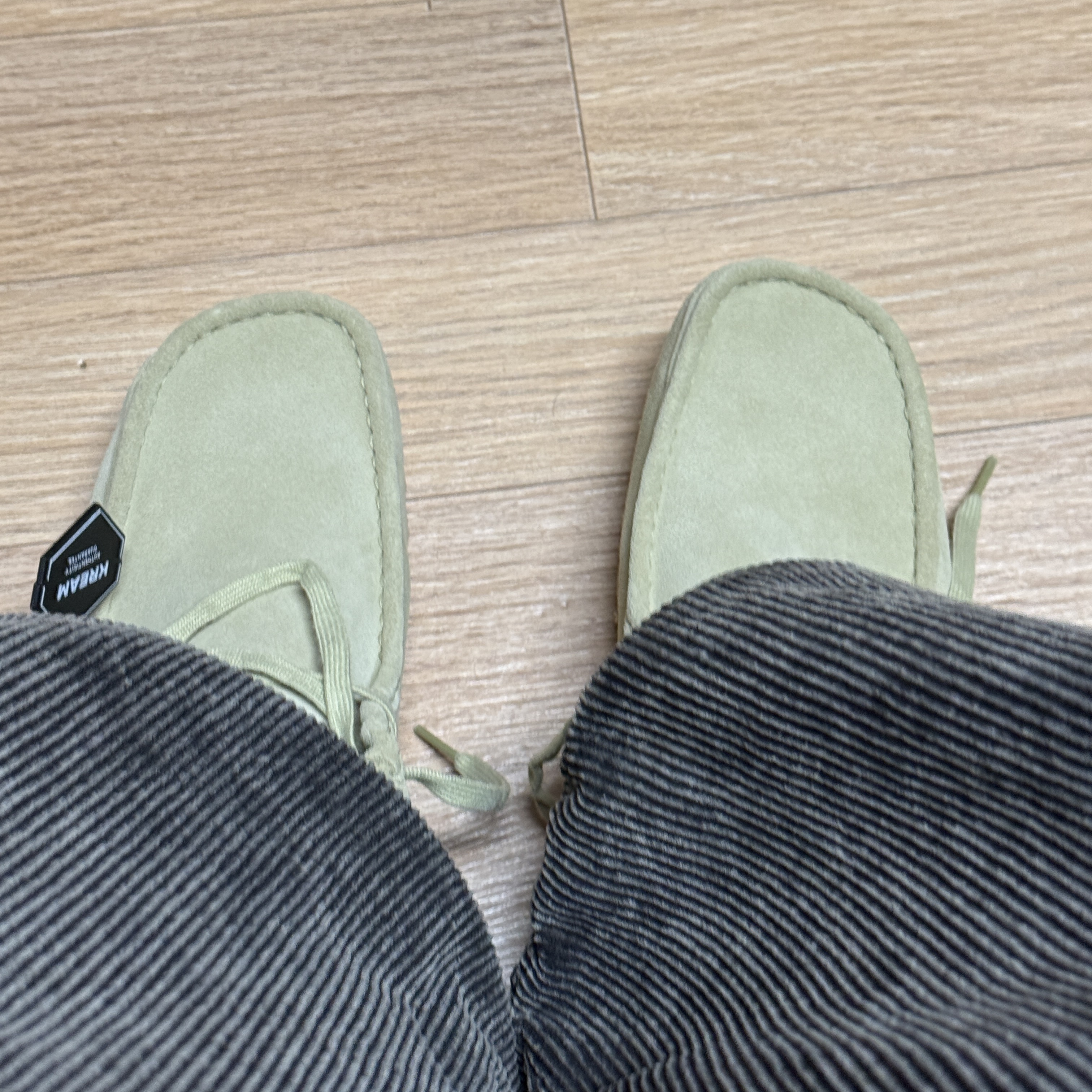 Clarks Wallabee Maple Suede 착용 스타일 - 1