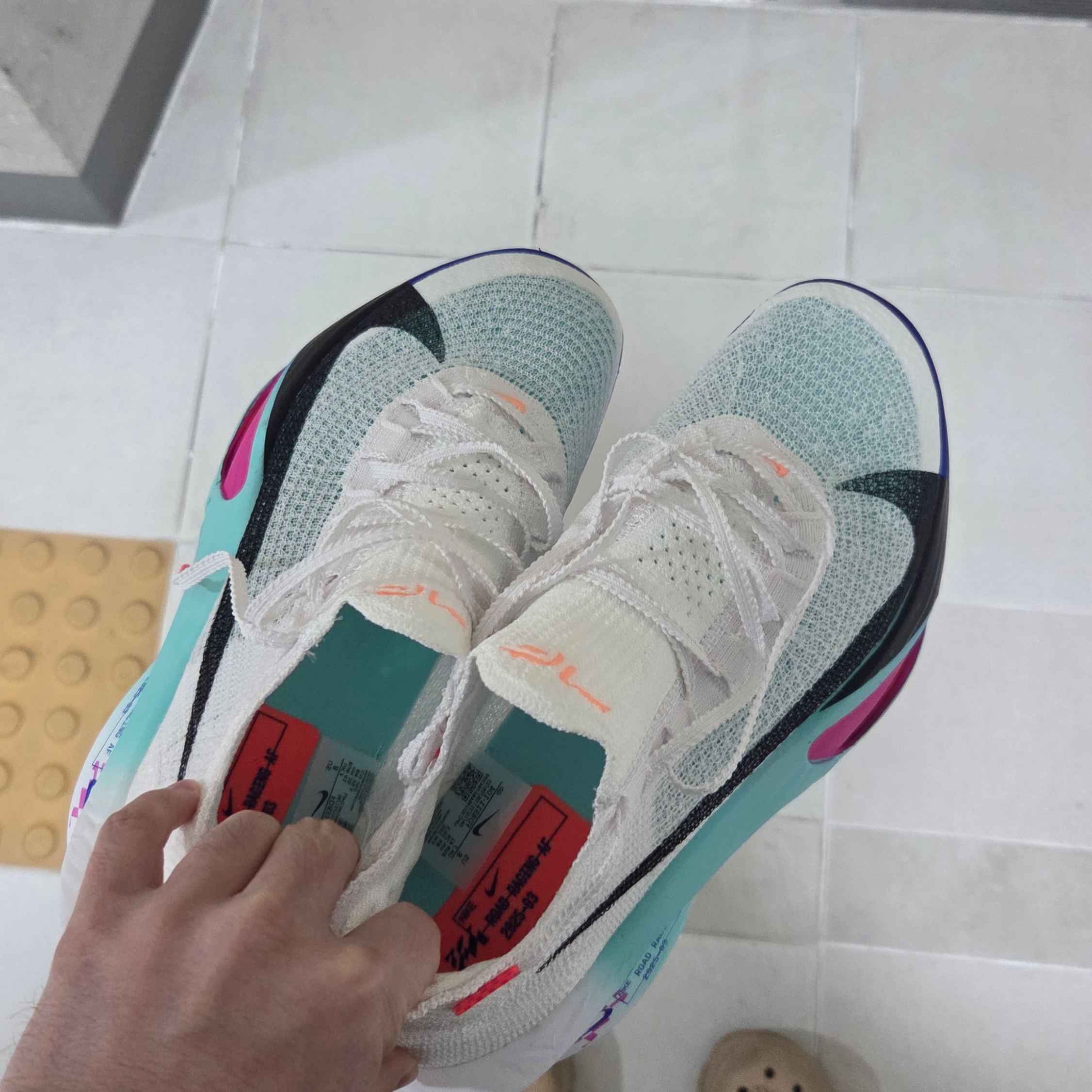 Nike Air Zoom Alphafly Next% 3 White Hyper Turquoise 착용 스타일