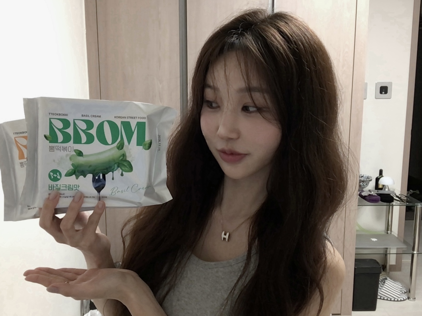 [KREAM 단독] BBOM Ttekbokki Launch Pack 3, BBOM Tteokbokki Mix Pack 착용 스타일 - 2