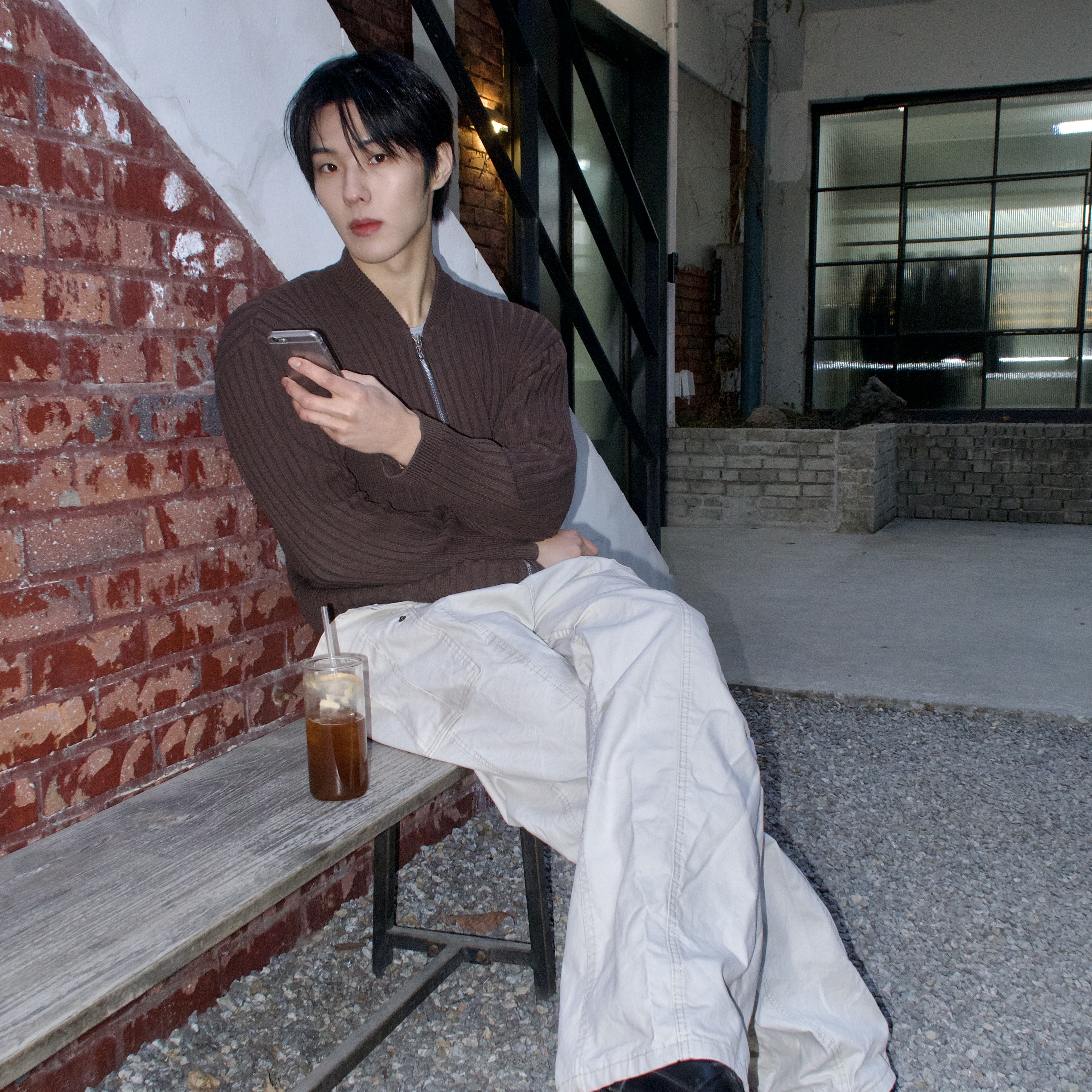 Polyteru Human Index Human Knit Zip Up Mocha Brown 착용 스타일 - 8