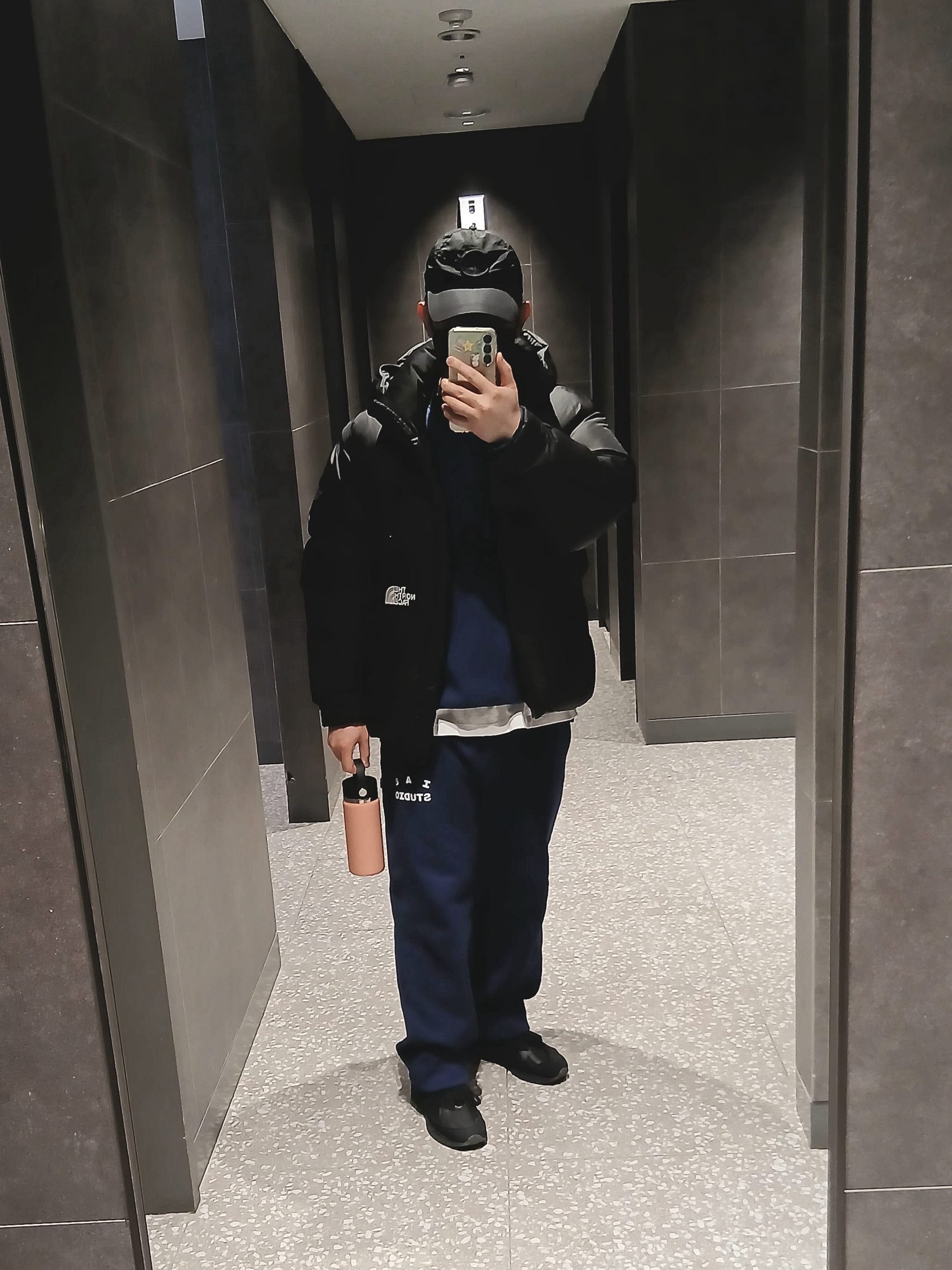 Stone Island 99576 Nylon Metal 6-Panel Cap Black, IAB Studio IAB Original Sweatpants Navy 착용 스타일 - 1