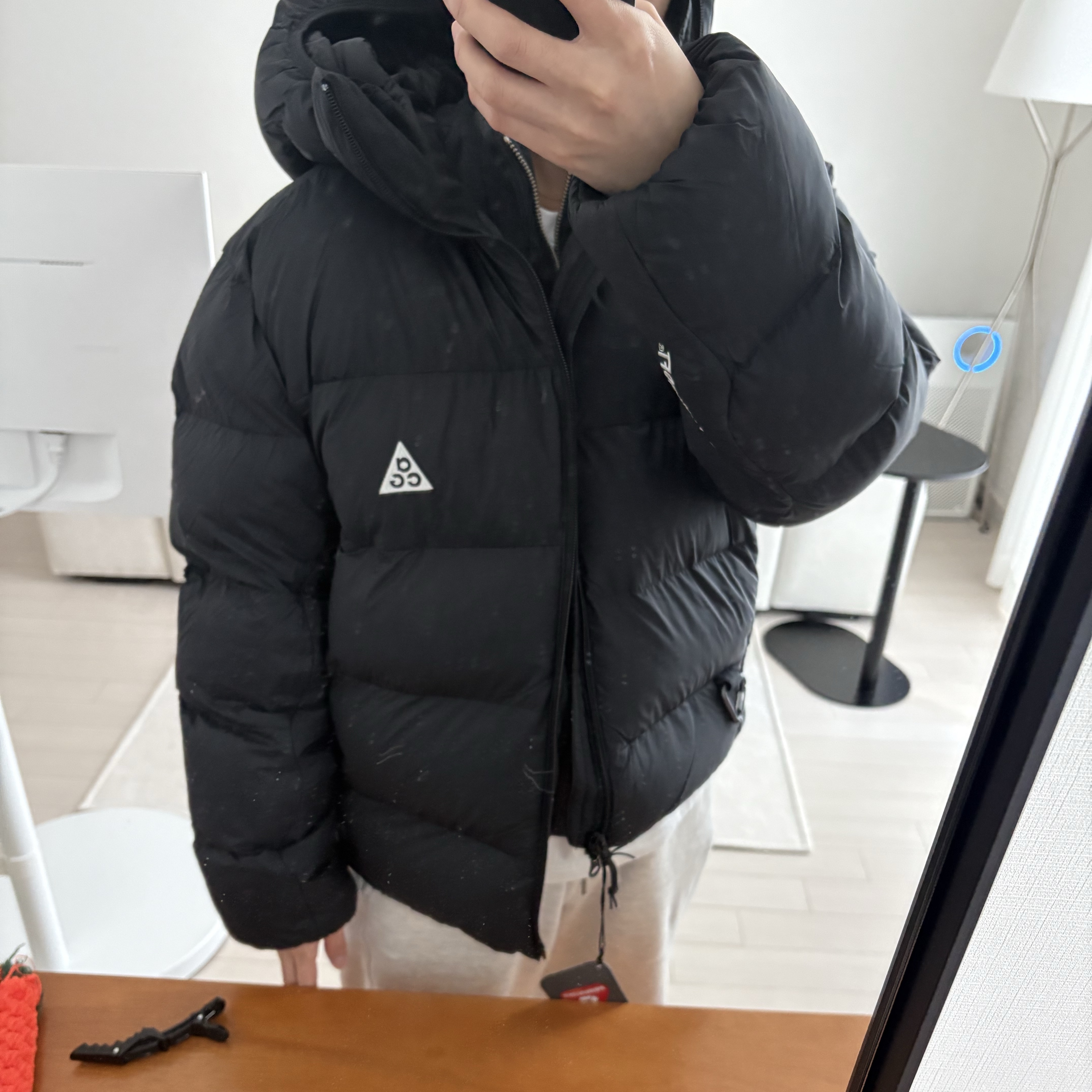 (W) Nike ACG Lunar Lake Primaloft Therma-Fit ADV Loose Hooded Jacket Black Summit White - Asia 착용 스타일 - 2