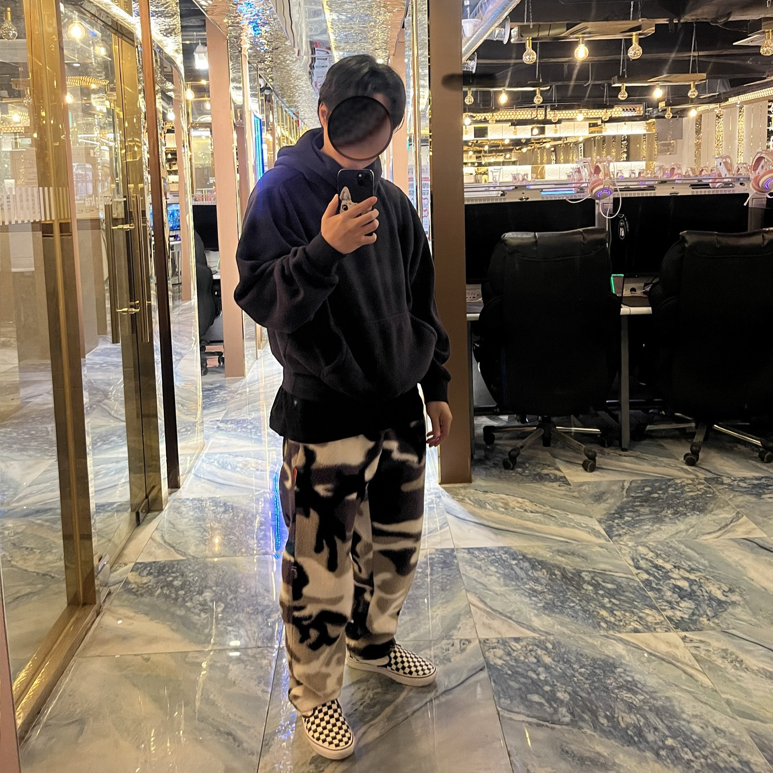 Vans Slip-On ComfyCush Checkerboard, Yeezy Gap Polar Fleece Padded Hoodie Dark Blue 착용 스타일