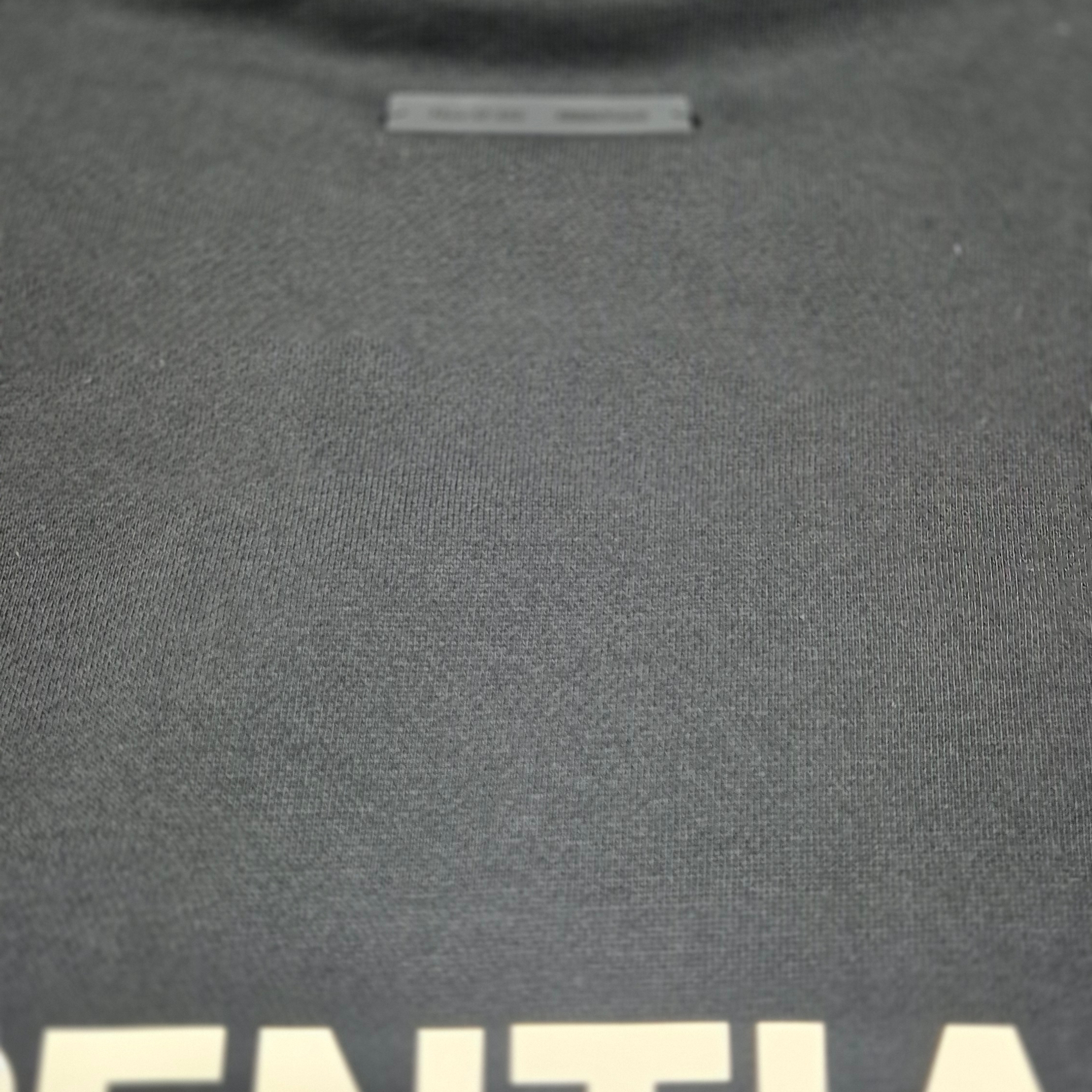 Essentials  Classic Crewneck Sweatshirt Vintage Black - 25FW 착용 스타일 - 2