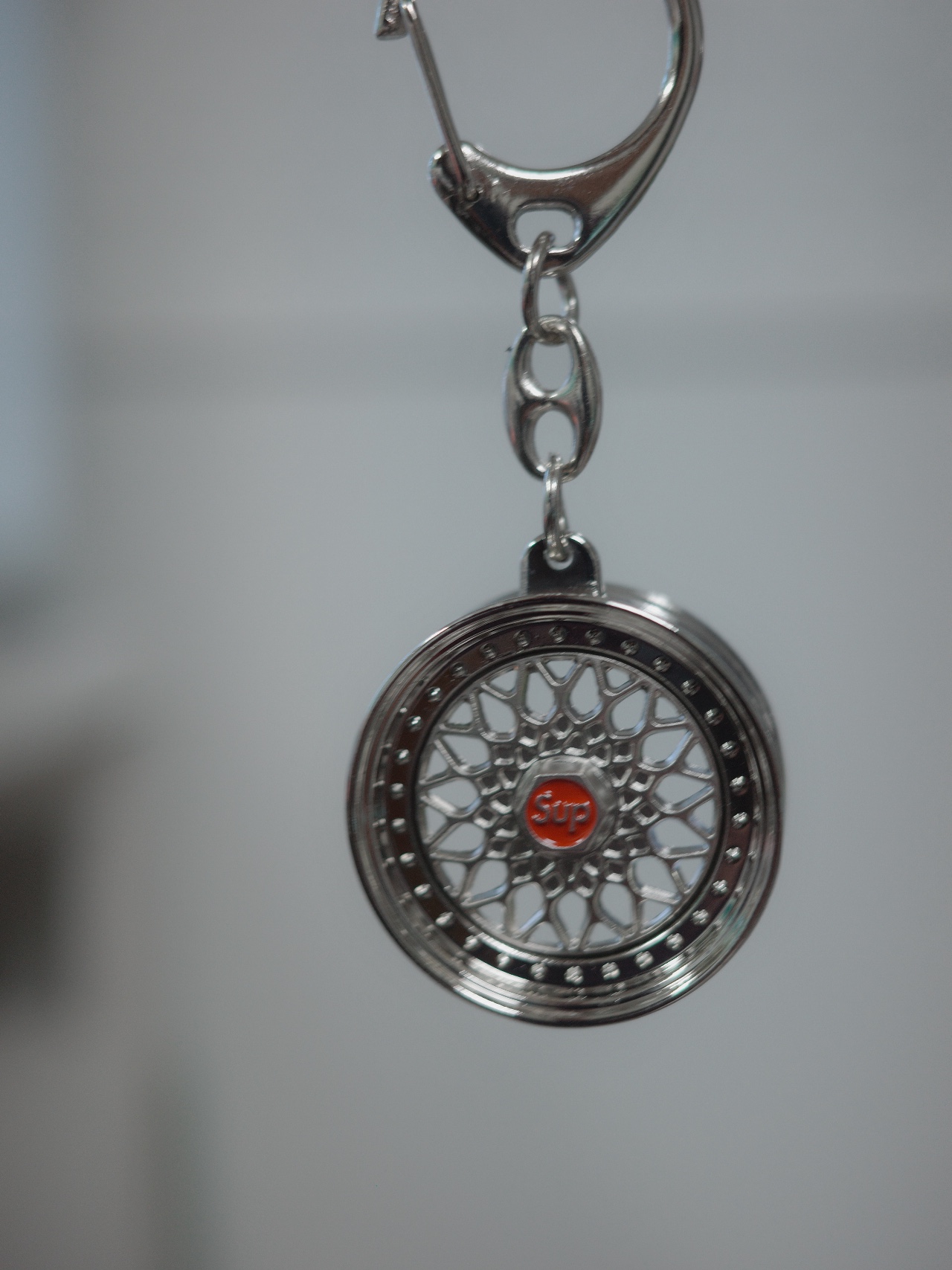 Supreme x BBS RS Rim Keychain Chrome - 25FW 착용 스타일