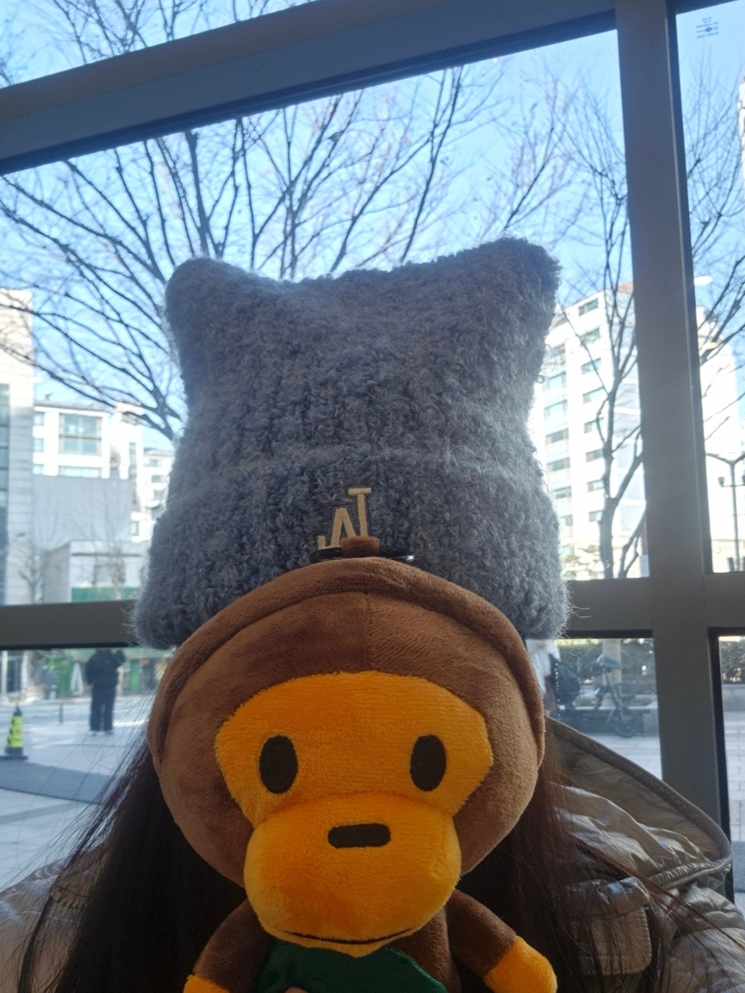 Starbucks x BAPE Baby Milo Foldable Bag 착용 스타일