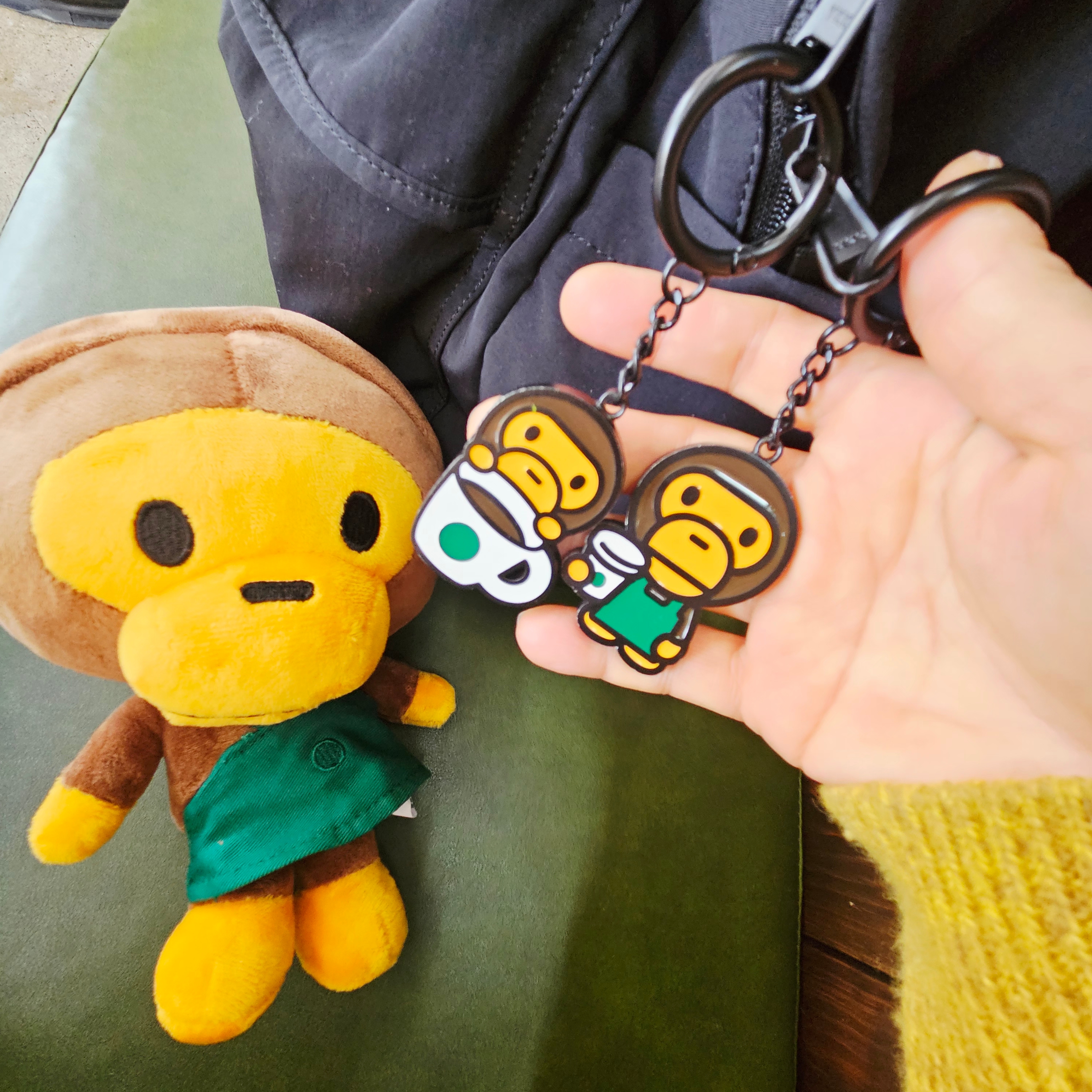 Starbucks x BAPE Baby Milo Foldable Bag, Starbucks x BAPE Baby Milo Keychain 착용 스타일 - 2
