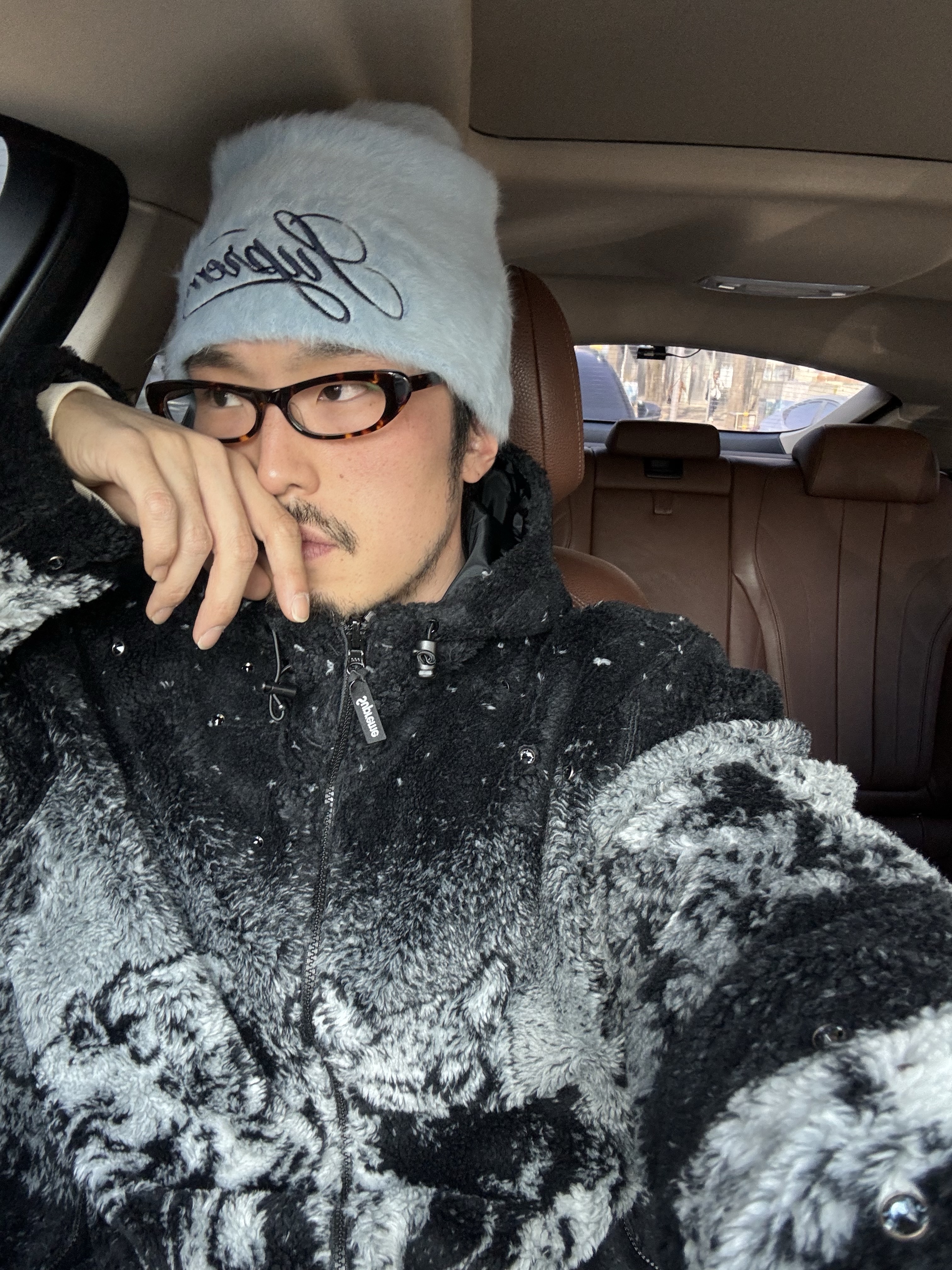 Supreme x B.B. Simon Reversible Hooded Fleece Jacket Black - 25FW, Supreme x Kangol Furgora Script Beanie Light Blue - 25FW 착용 스타일 - 2