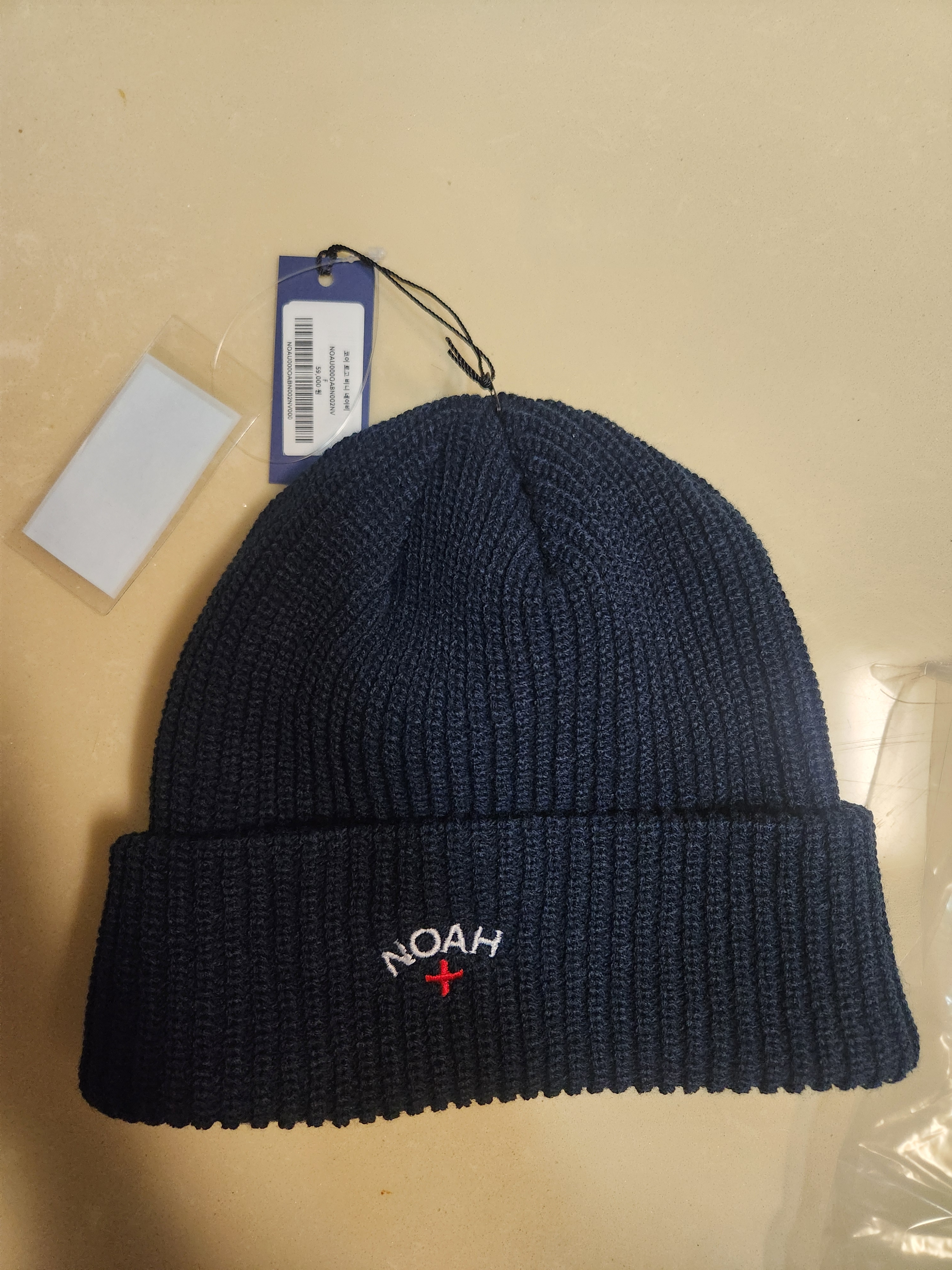 Noah Core Logo Beanie Dark Heather Grey 착용 스타일