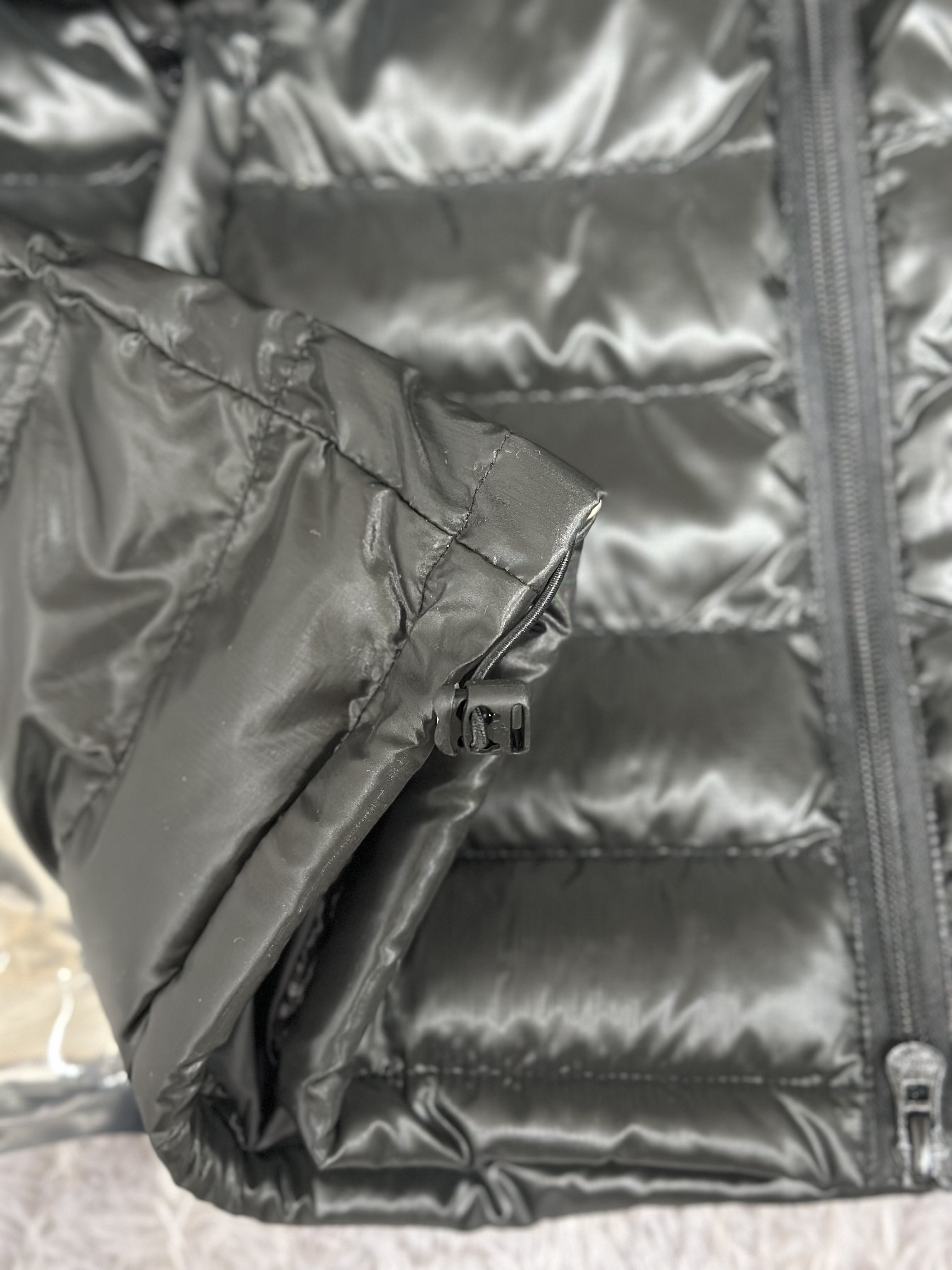 [KREAM 단독] runwhither Lightweight Hoodie Padding Black 착용 스타일 - 4