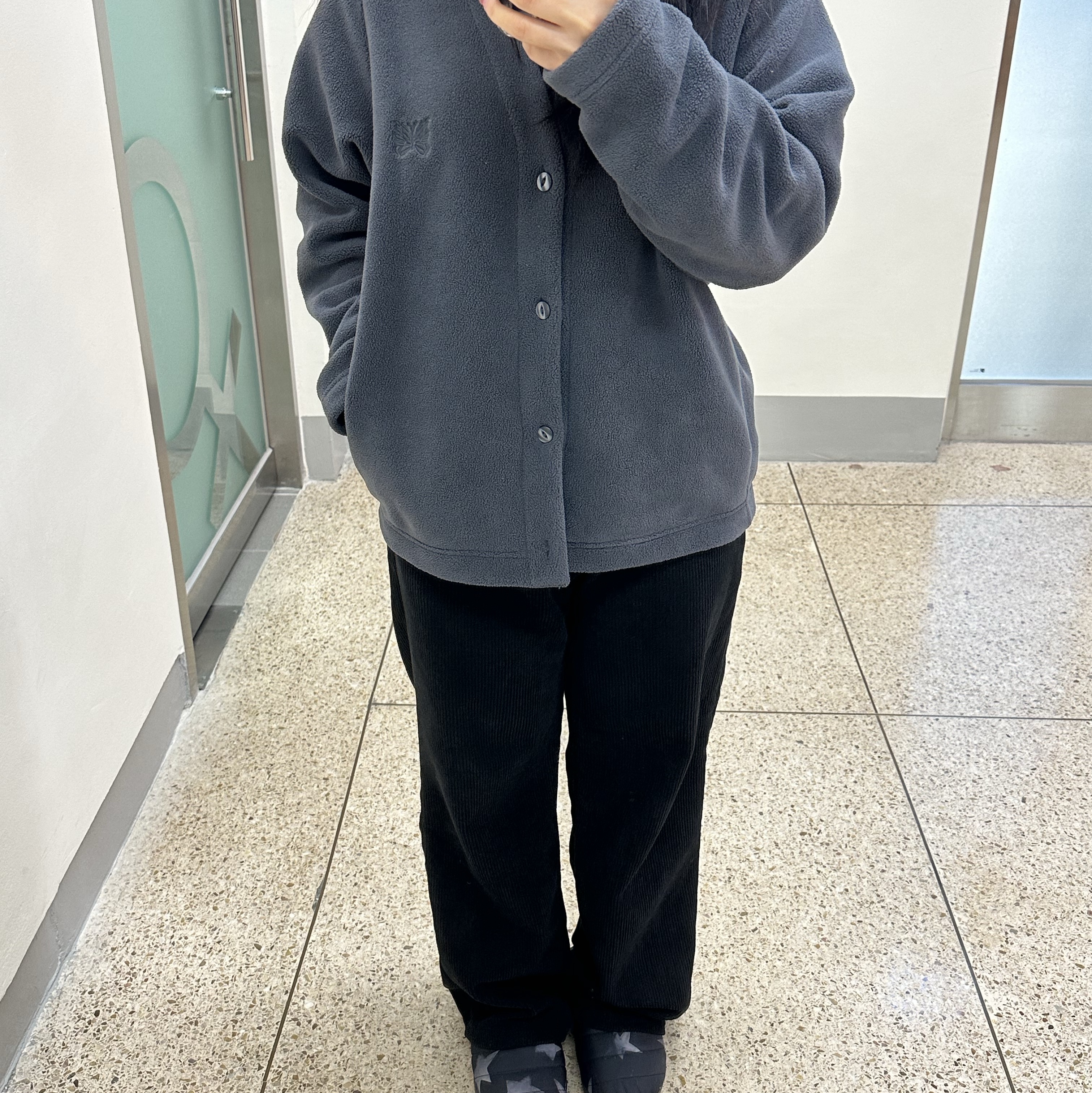 Uniqlo x Needles Fleece Oversized Cardigan Dark Gray - KR, Subu Down Sandal Exclusive Star 착용 스타일