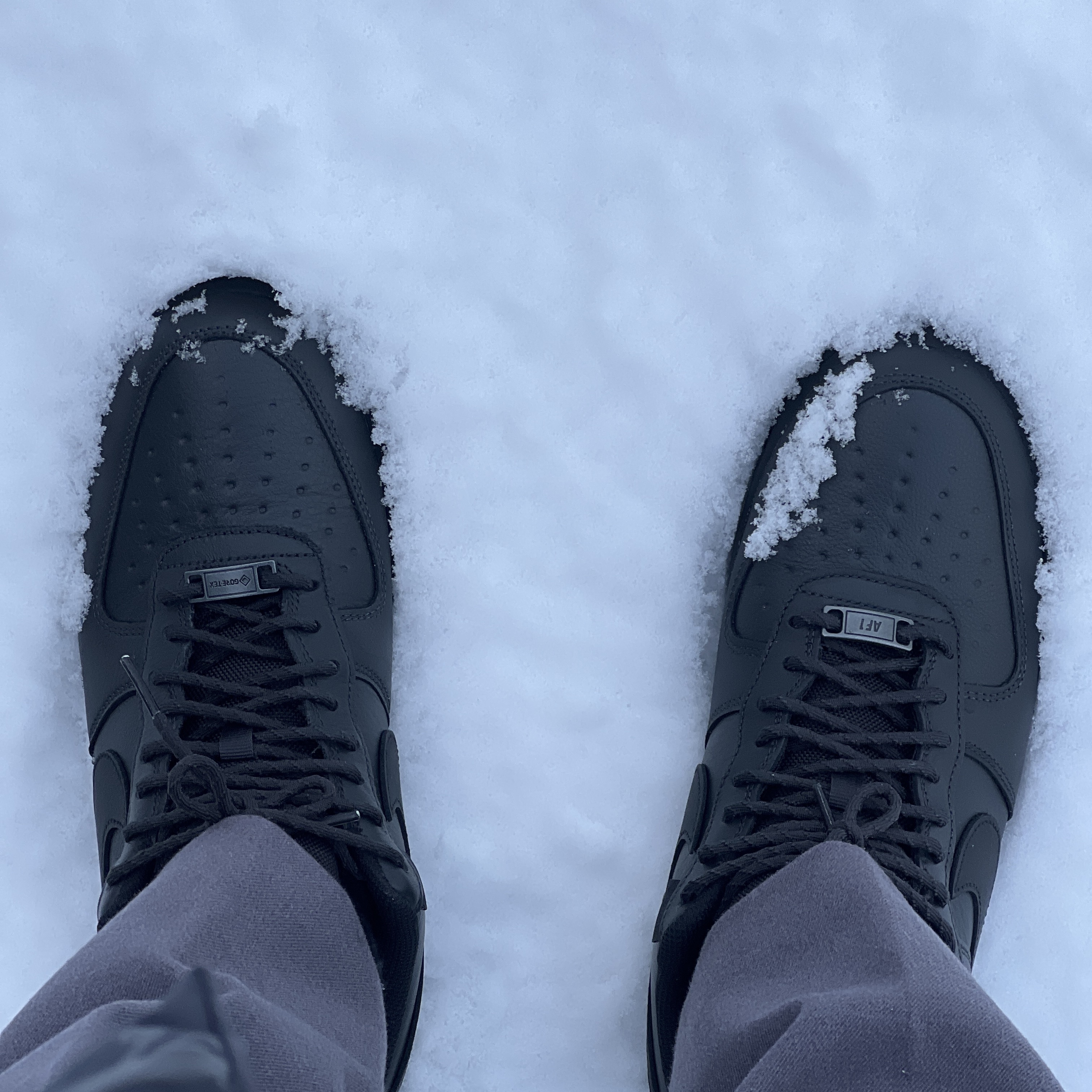Nike Air Force 1 Low Gore-Tex Vibram Off Noir and Black 착용 스타일