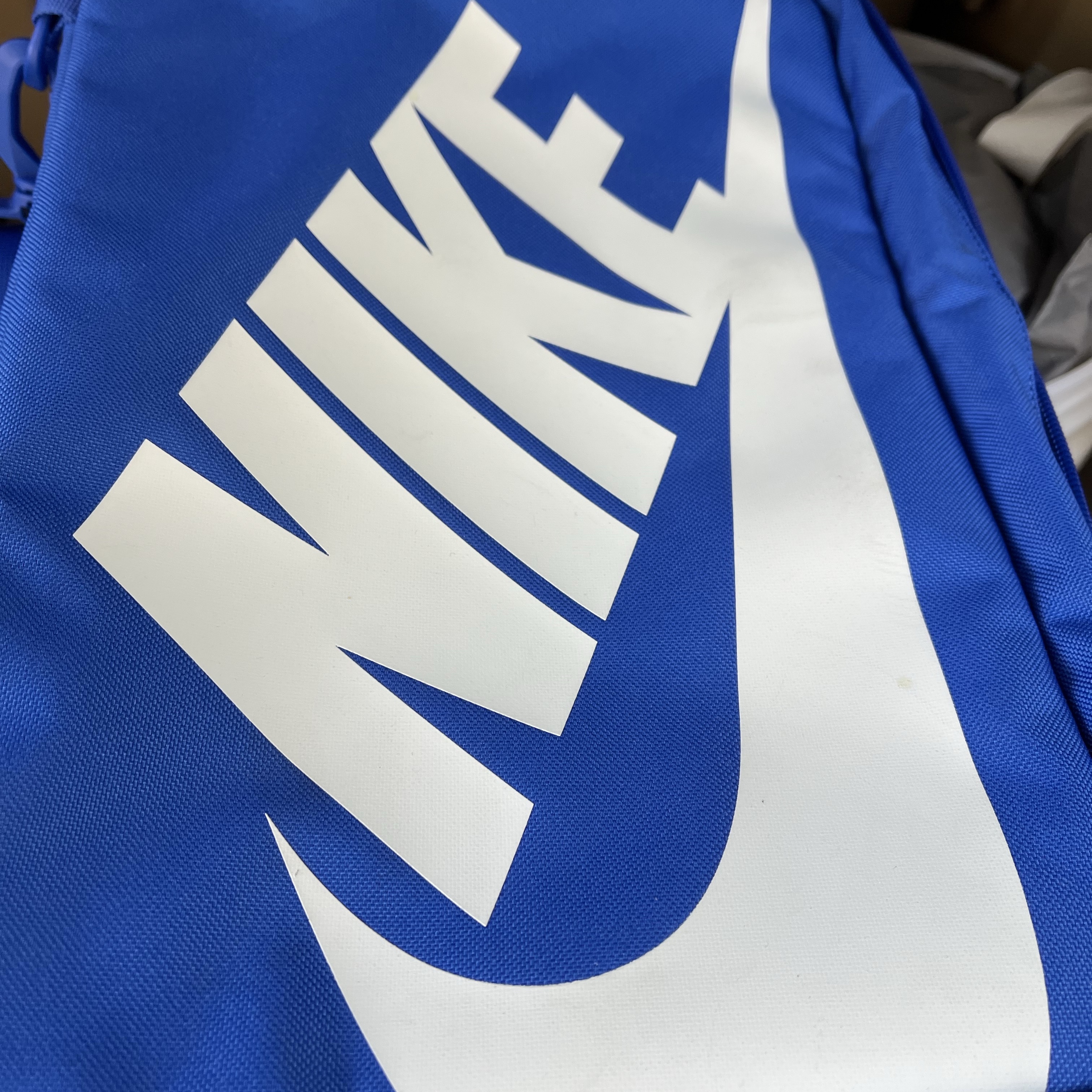 Nike Shoebox Bag 12L Game Royal Summit White 착용 스타일
