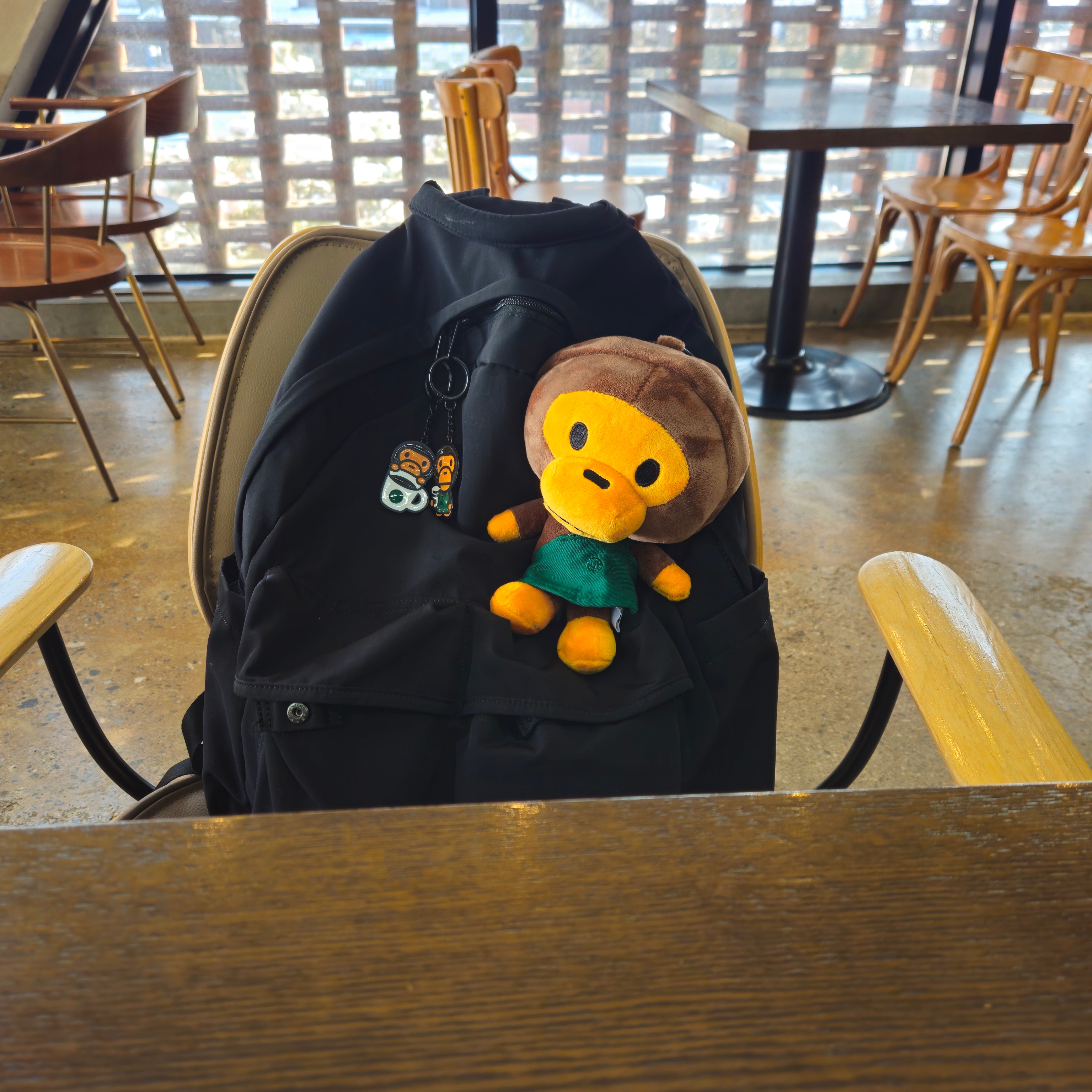 Starbucks x BAPE Baby Milo Foldable Bag, Starbucks x BAPE Baby Milo Keychain 착용 스타일 - 5