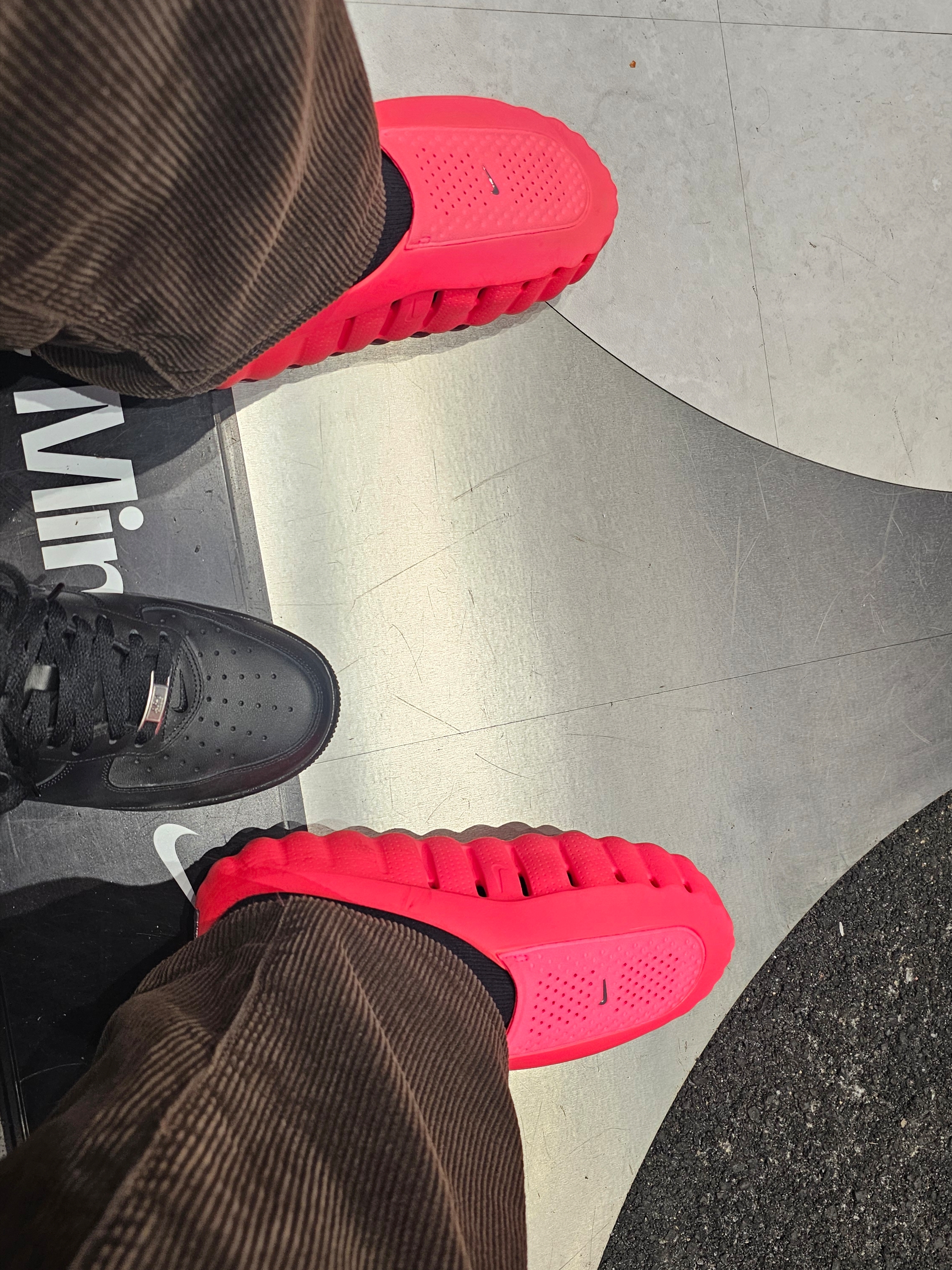 Nike x Supreme Air Force 1 Low Black, Nike Mind 001 Solar Red Chrome 착용 스타일