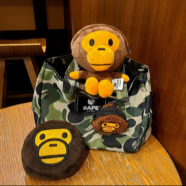 Starbucks x BAPE Baby Milo Foldable Bag 착용 스타일 - 1