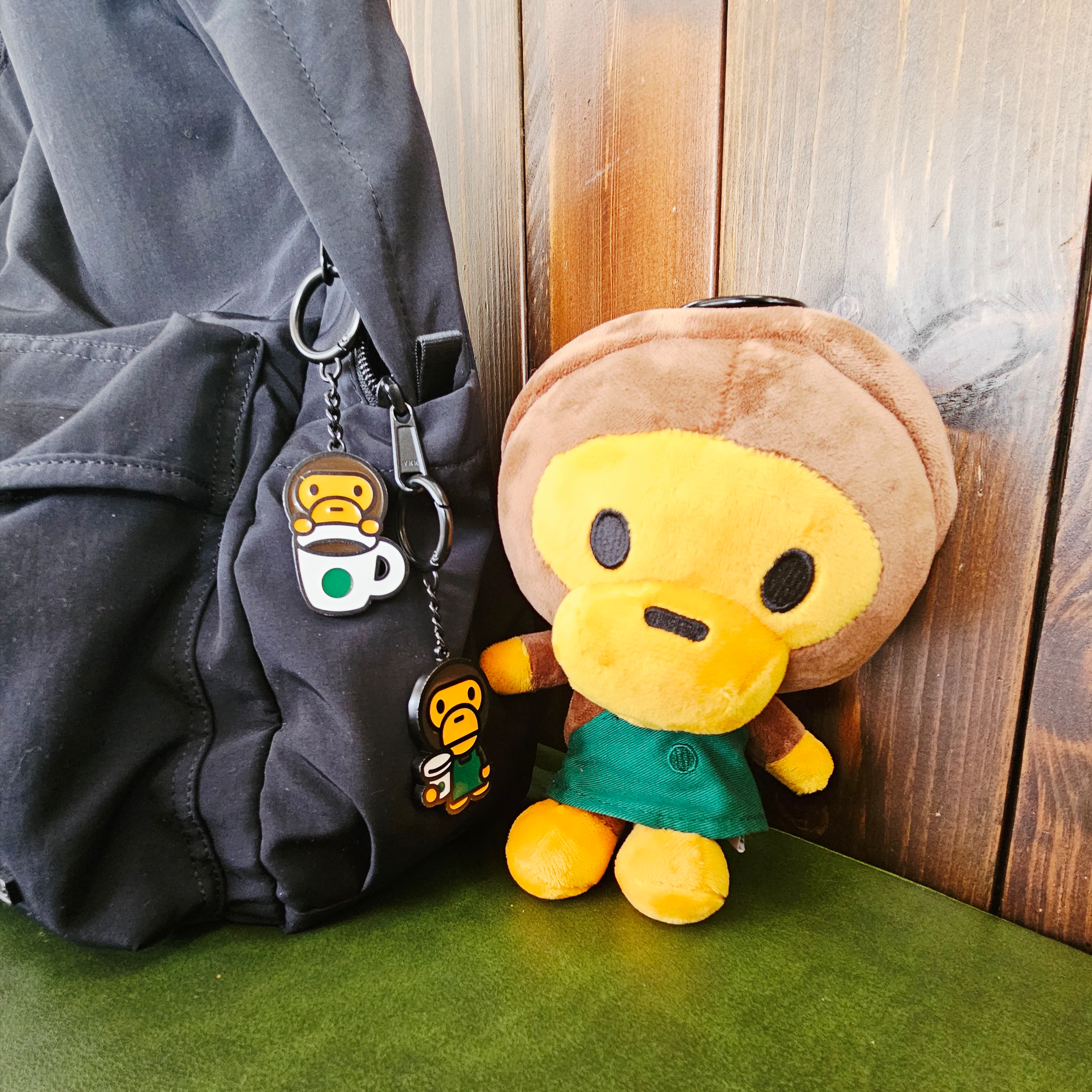 Starbucks x BAPE Baby Milo Foldable Bag, Starbucks x BAPE Baby Milo Keychain 착용 스타일 - 1