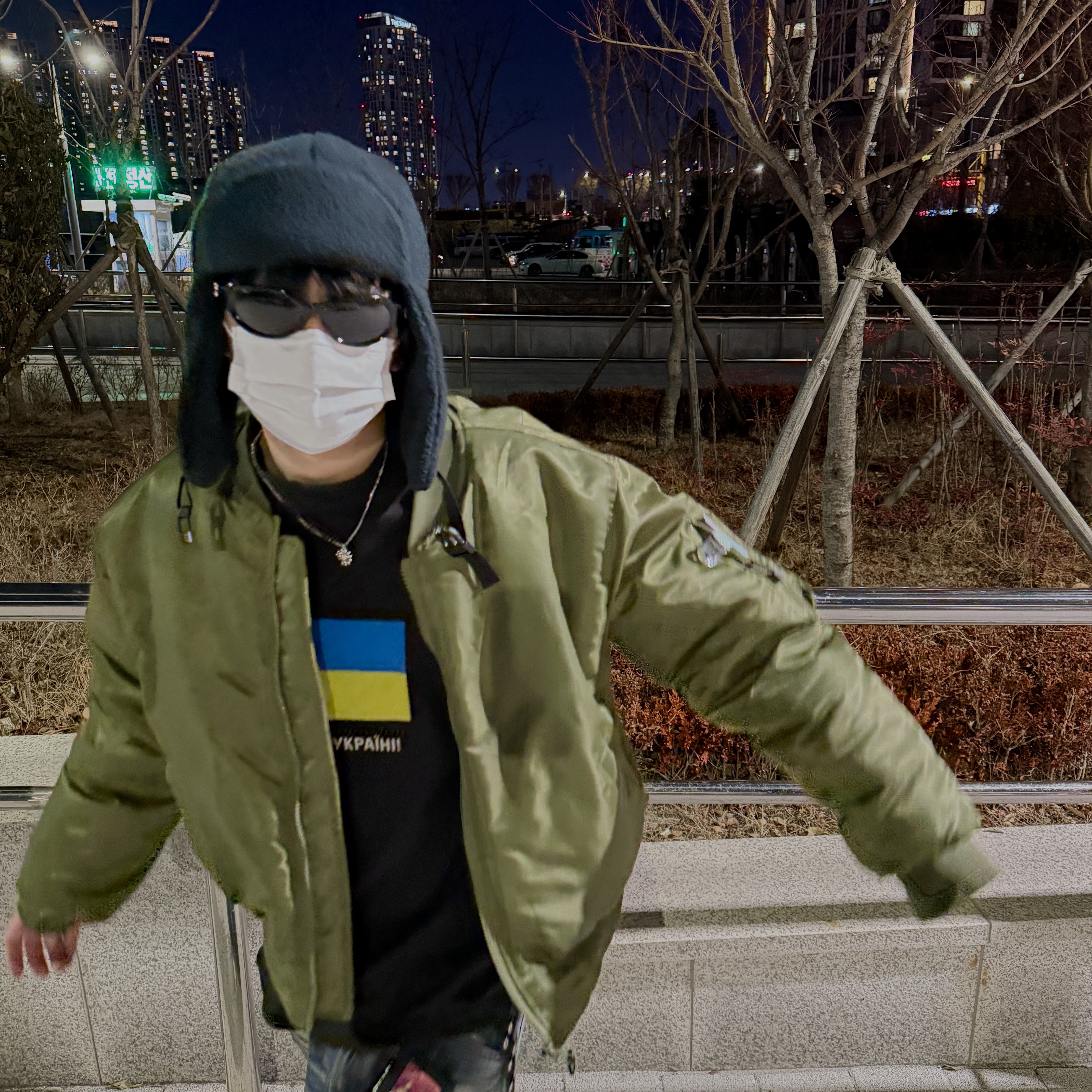 Supreme Shearling Trooper Black - 23FW, Balenciaga Support Ukraine LS T-Shirt Black 착용 스타일