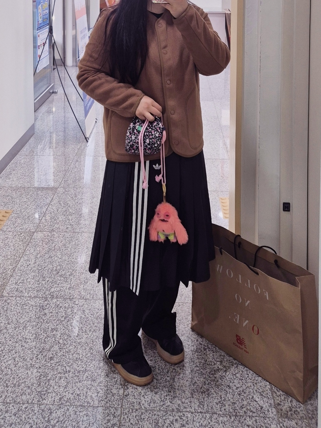 Fuggler x SpongeBob Patrick Star Keyring Pink 착용 스타일
