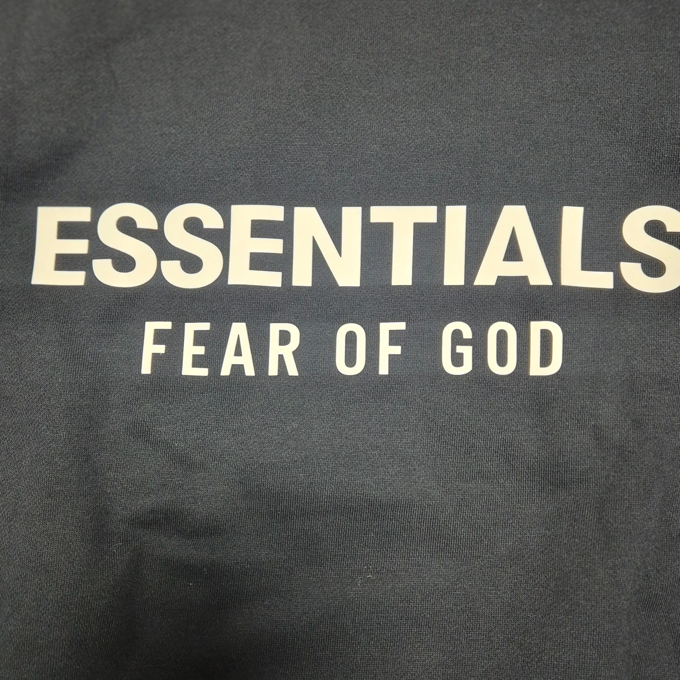 Essentials  Classic Crewneck Sweatshirt Vintage Black - 25FW 착용 스타일 - 1