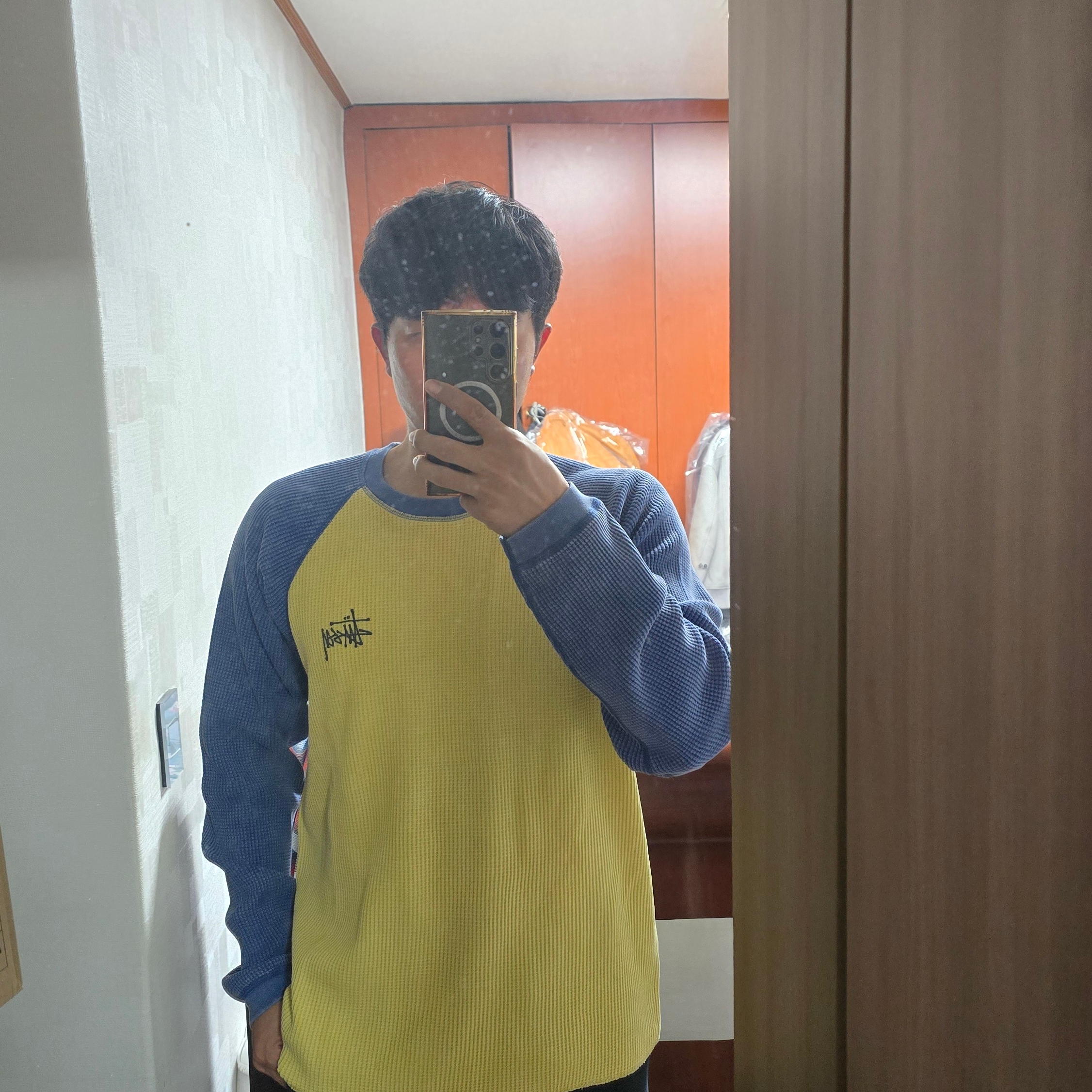 Stussy Basic Stussy Thermal 2 Tone LS T-Shirt Yellow 착용 스타일