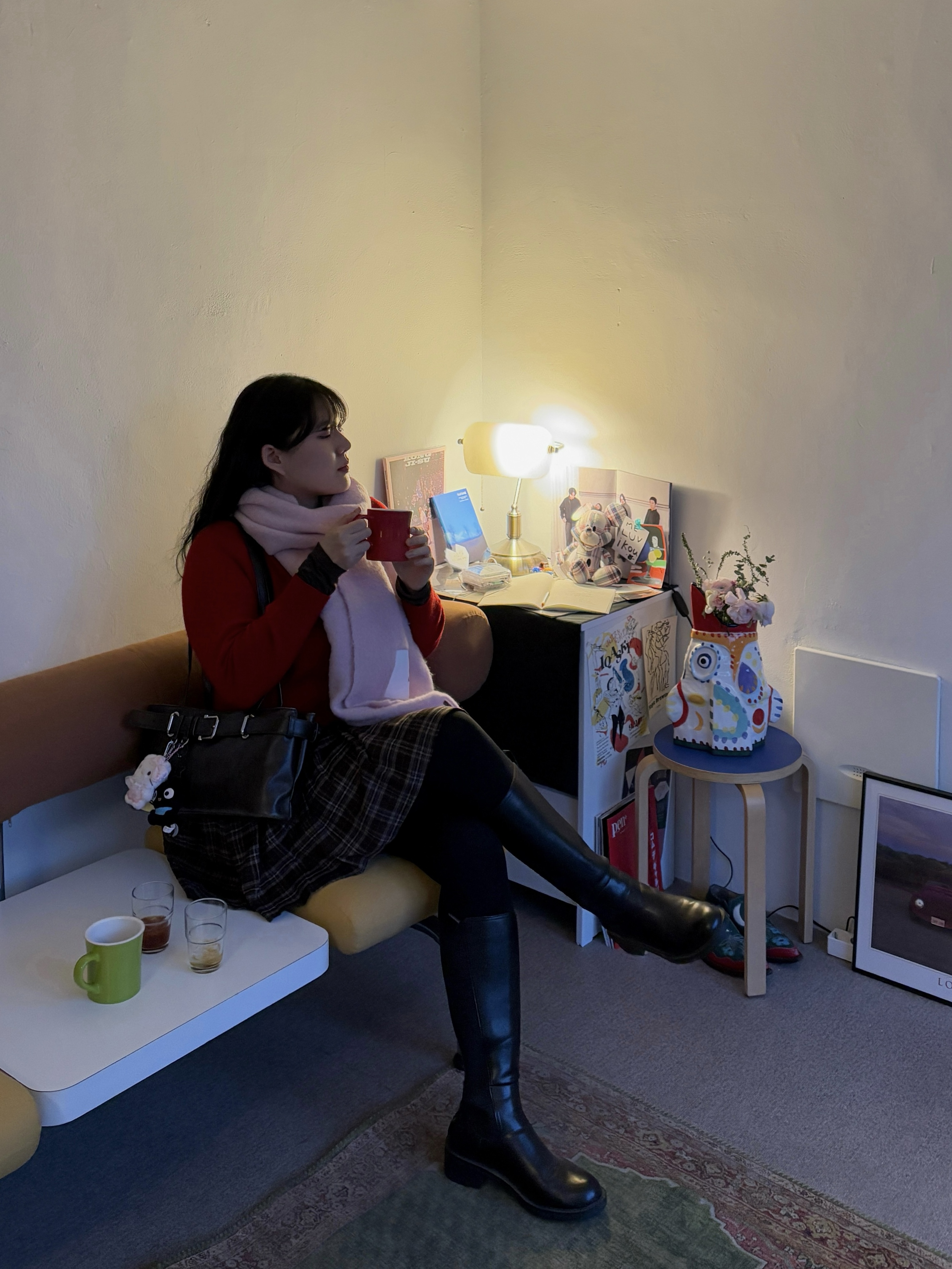 Maison Kitsune Baby Alpaca Muffler Pasture Rose 착용 스타일