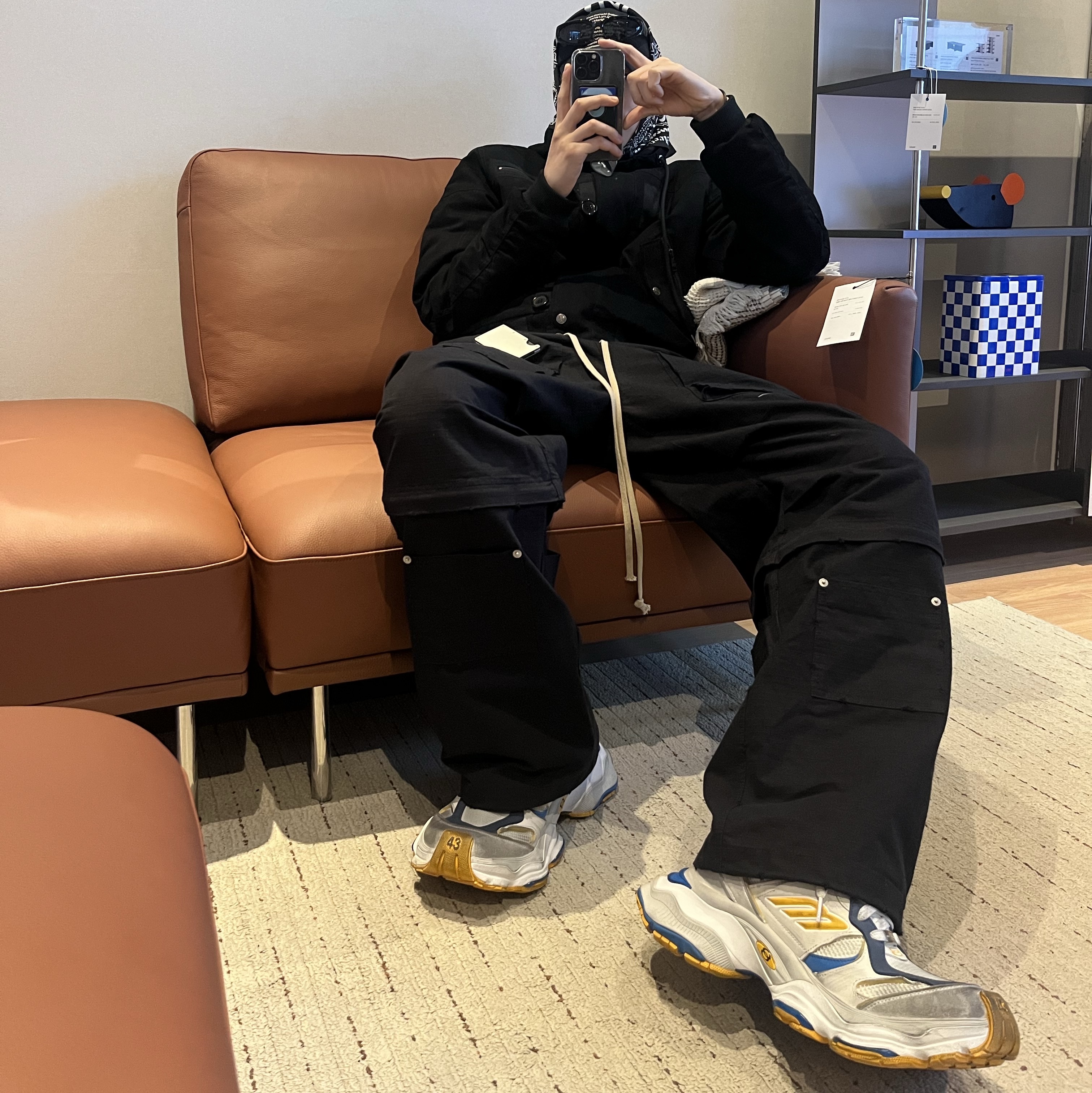 Balenciaga Cargo Sneakers White Grey Orange Blue 착용 스타일