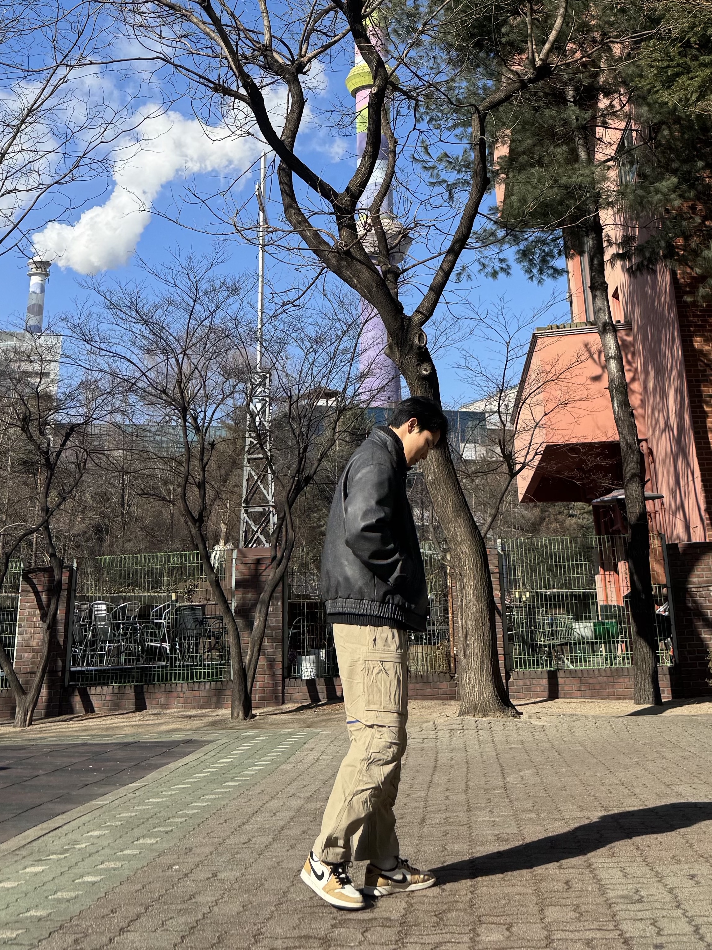 Jordan 1 Low OG Sail and Golden Harvest, Nike ACG Smith Summit Pants Khaki - Asia 착용 스타일