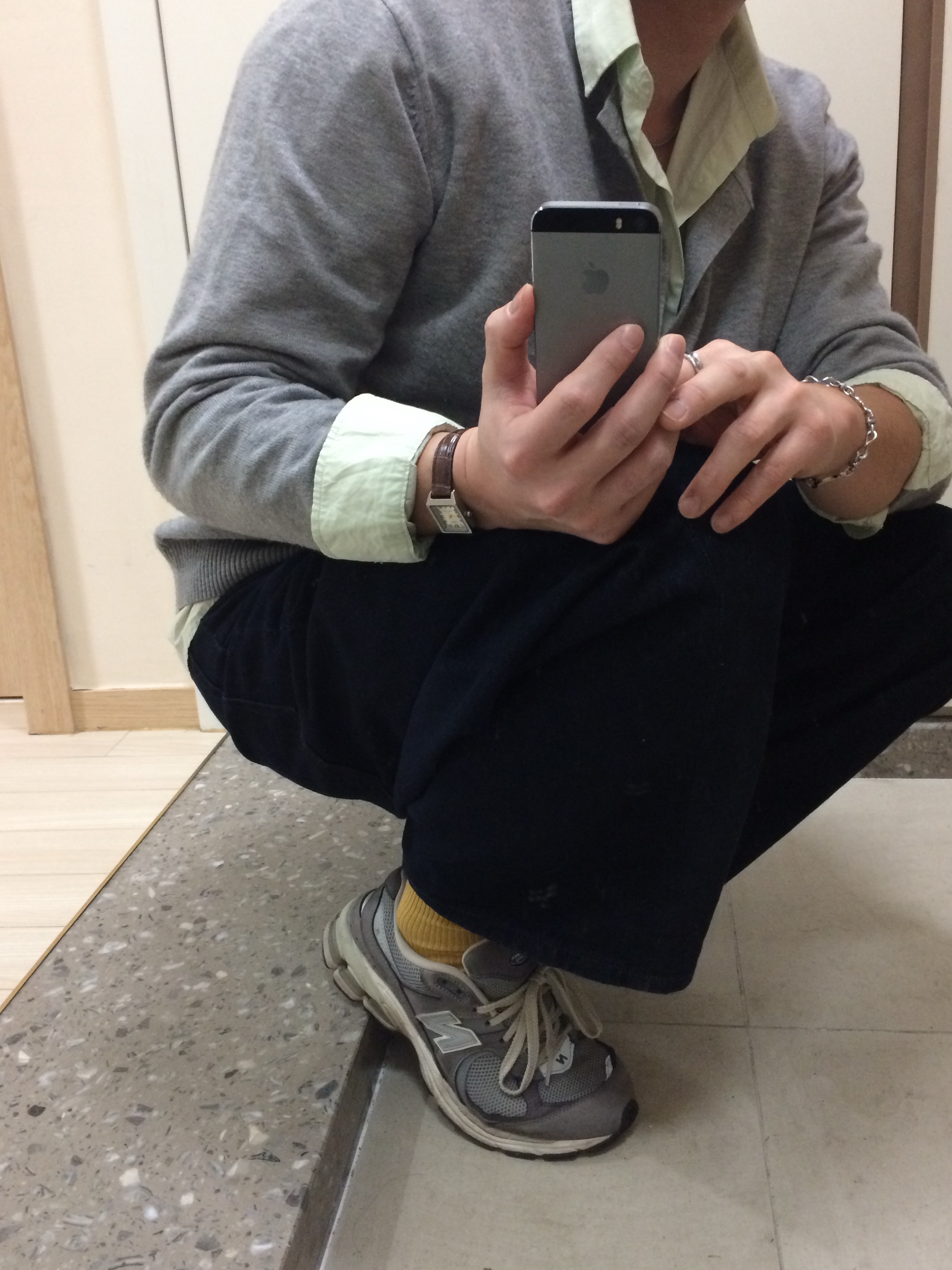 New Balance 2002R Premium Vintage Grey, Casio LTP-V007L-9B 착용 스타일 - 5