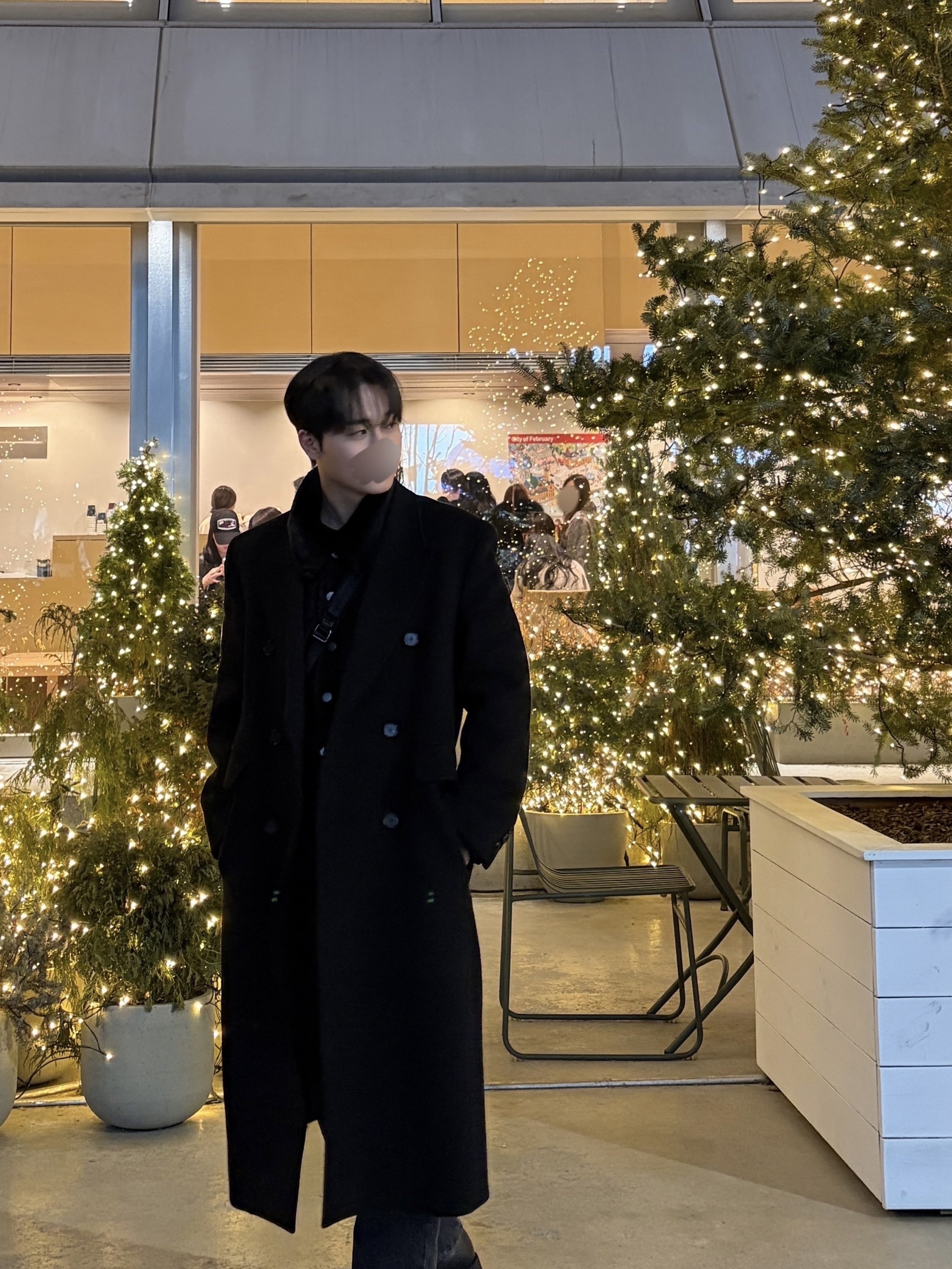 Tonywack Wool and Cashmere Double-Breasted Coat Black, Wooyoungmi Square Mini Bag Black 착용 스타일