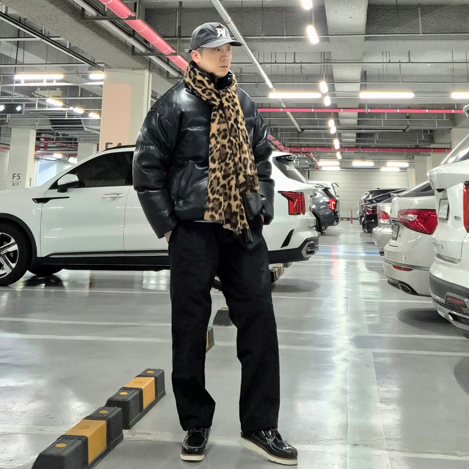 KASINA x Timberland 3 Eye Wedge Vibram Dark Green, QT8 Garments GB Synthetic Leather Duck Down Short Padding Black 착용 스타일 - 1