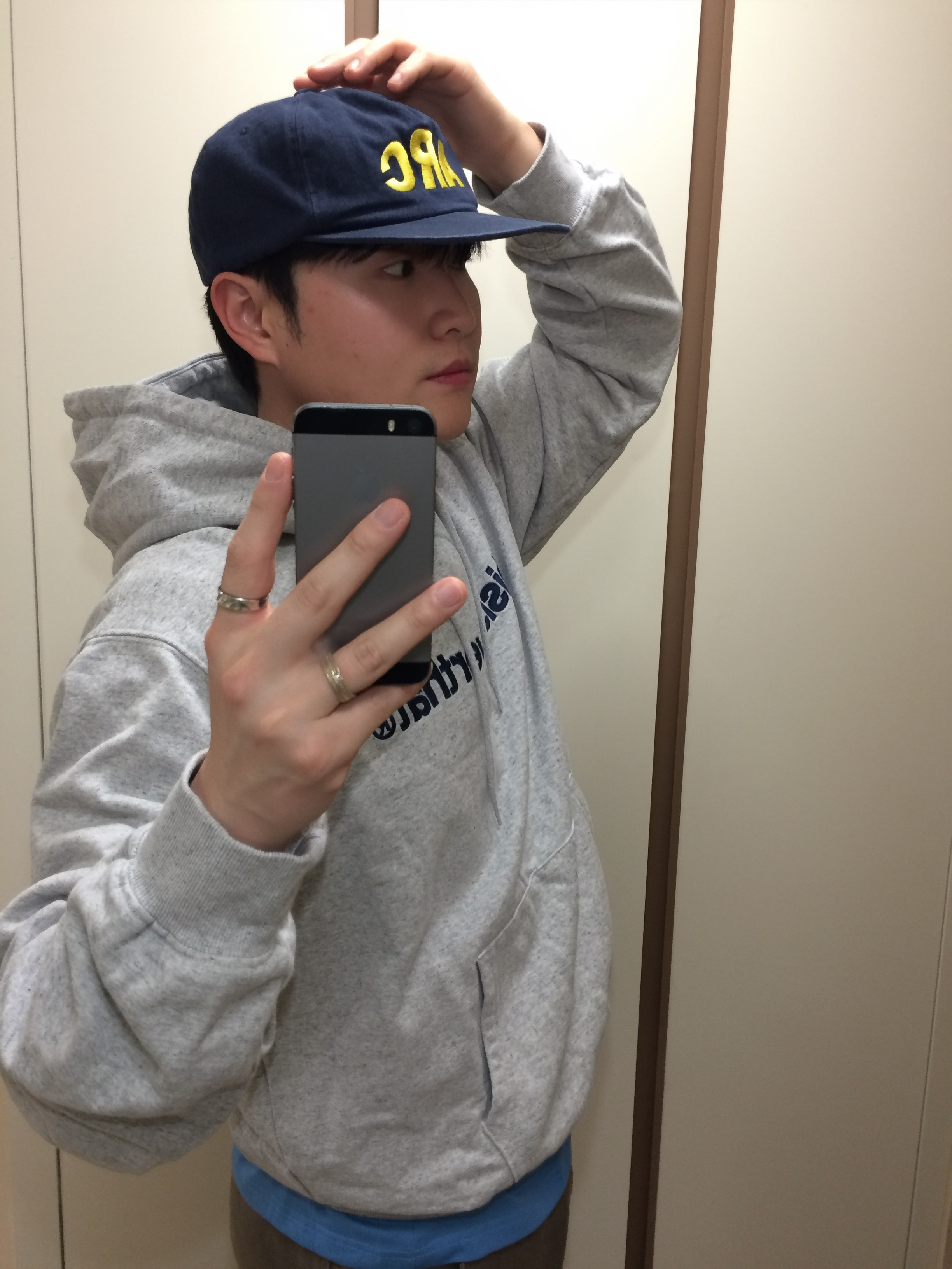 Thisisneverthat T-Logo Hoodie Heather Grey, Dr. Martens 1461 Smooth Black 착용 스타일 - 3