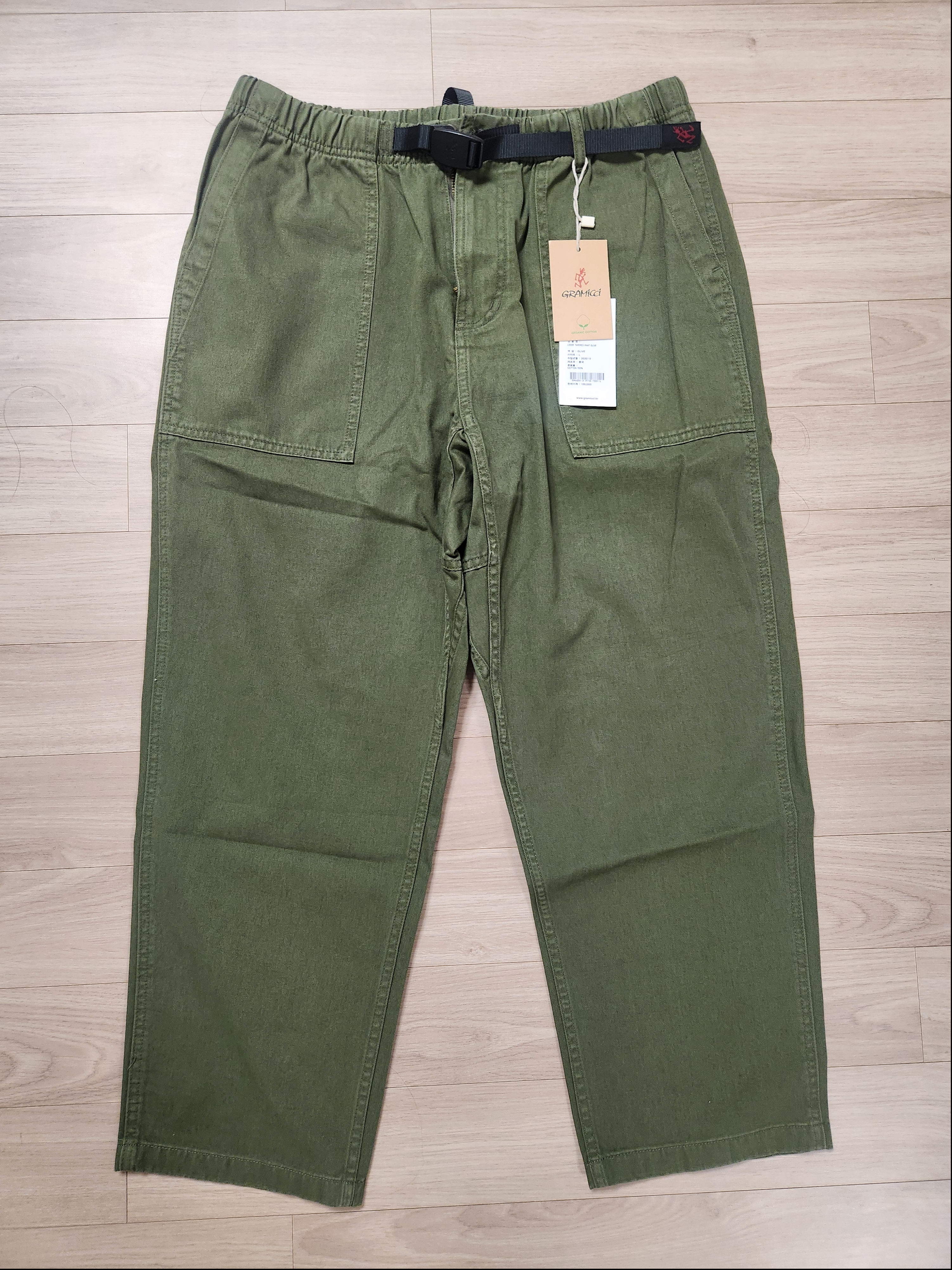 Gramicci Loose Tapered Pants Olive - US Sizing 착용 스타일 - 2
