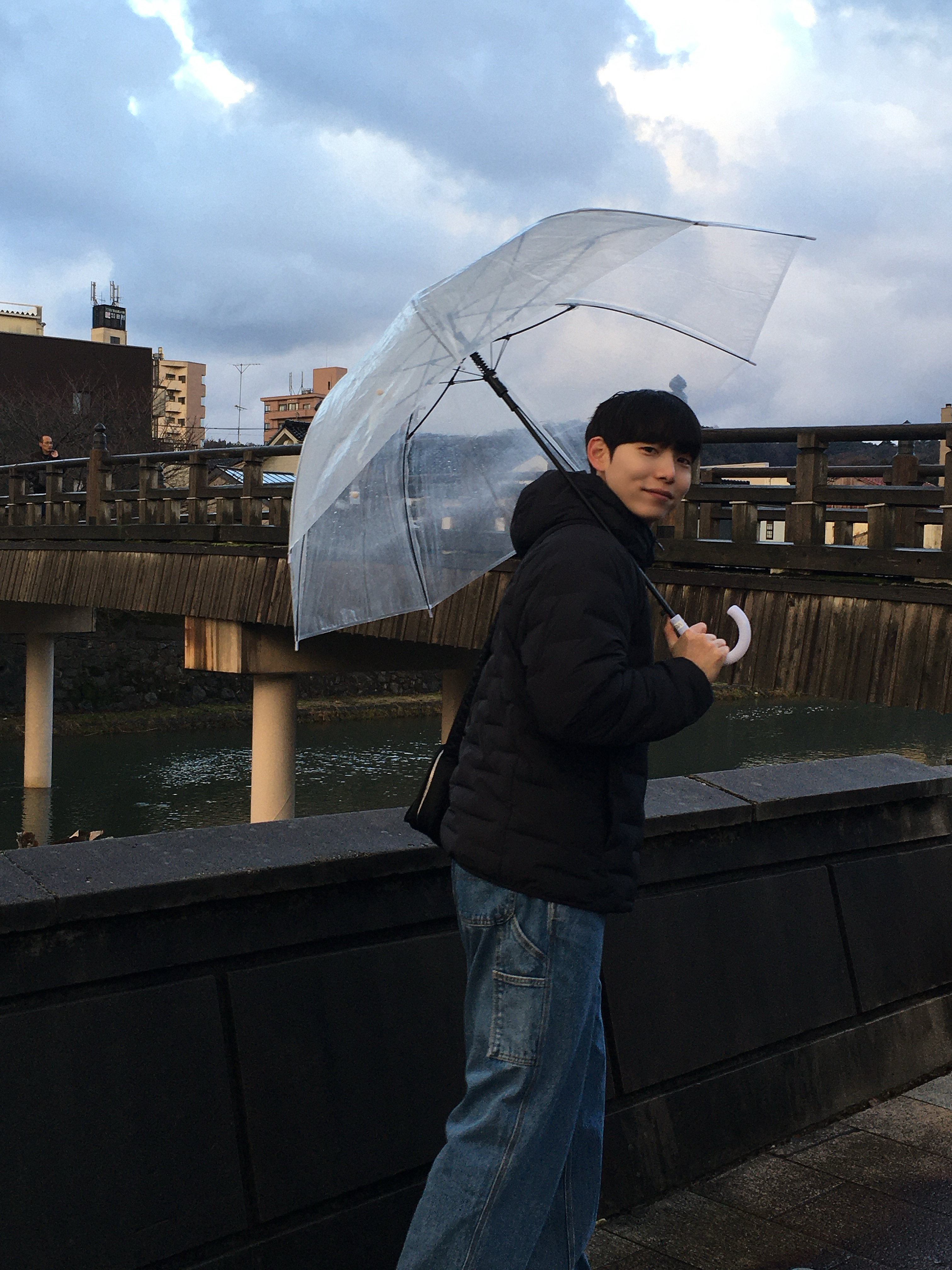 Uniqlo Pufftech Parka Black - JP, UGG Tasman Slipper Chestnut 착용 스타일 - 1