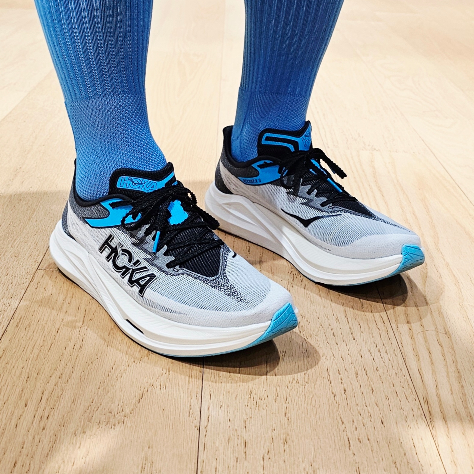 Hoka Rocket X 3 White Black 착용 스타일