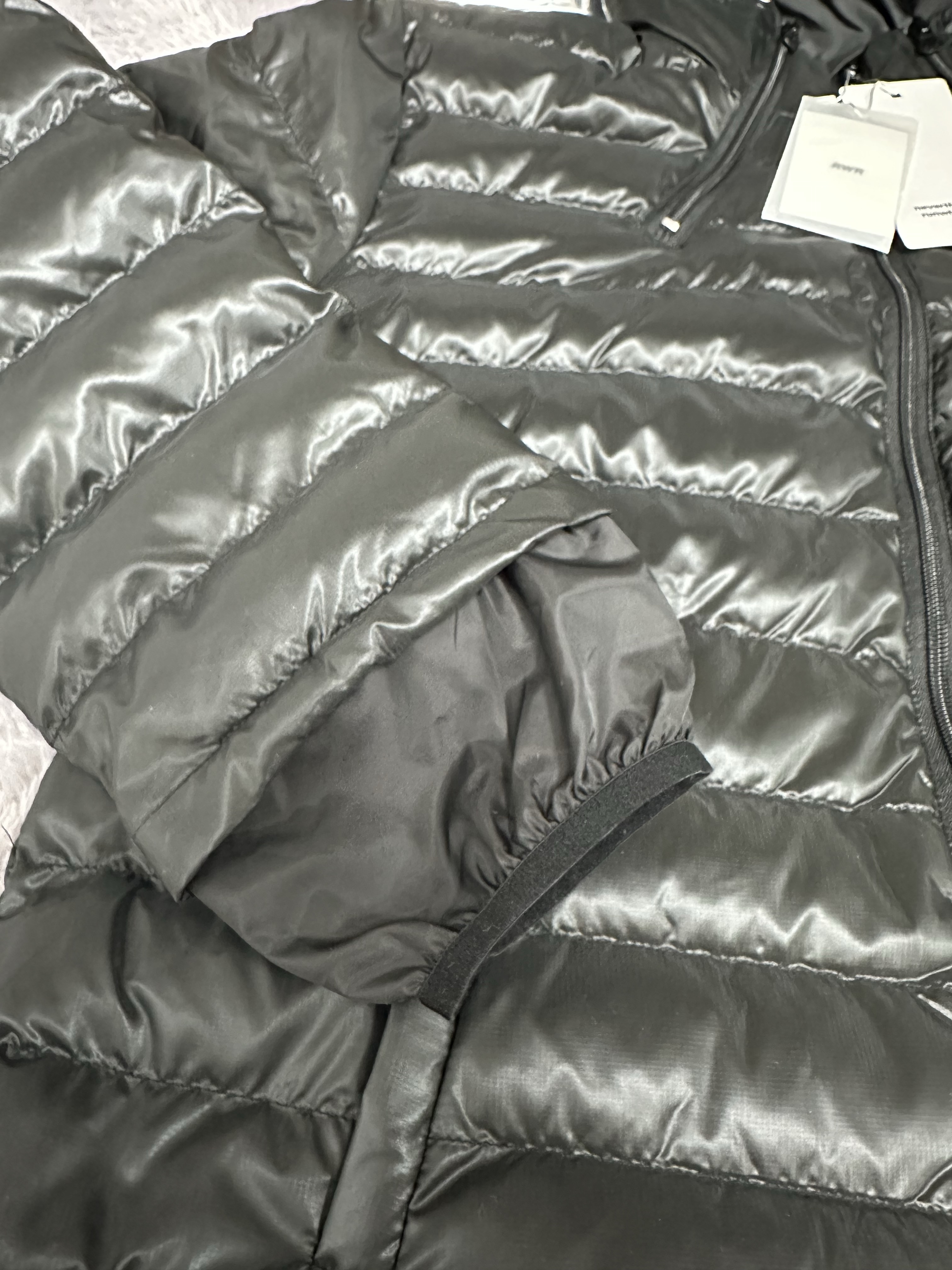 [KREAM 단독] runwhither Lightweight Hoodie Padding Black 착용 스타일 - 3