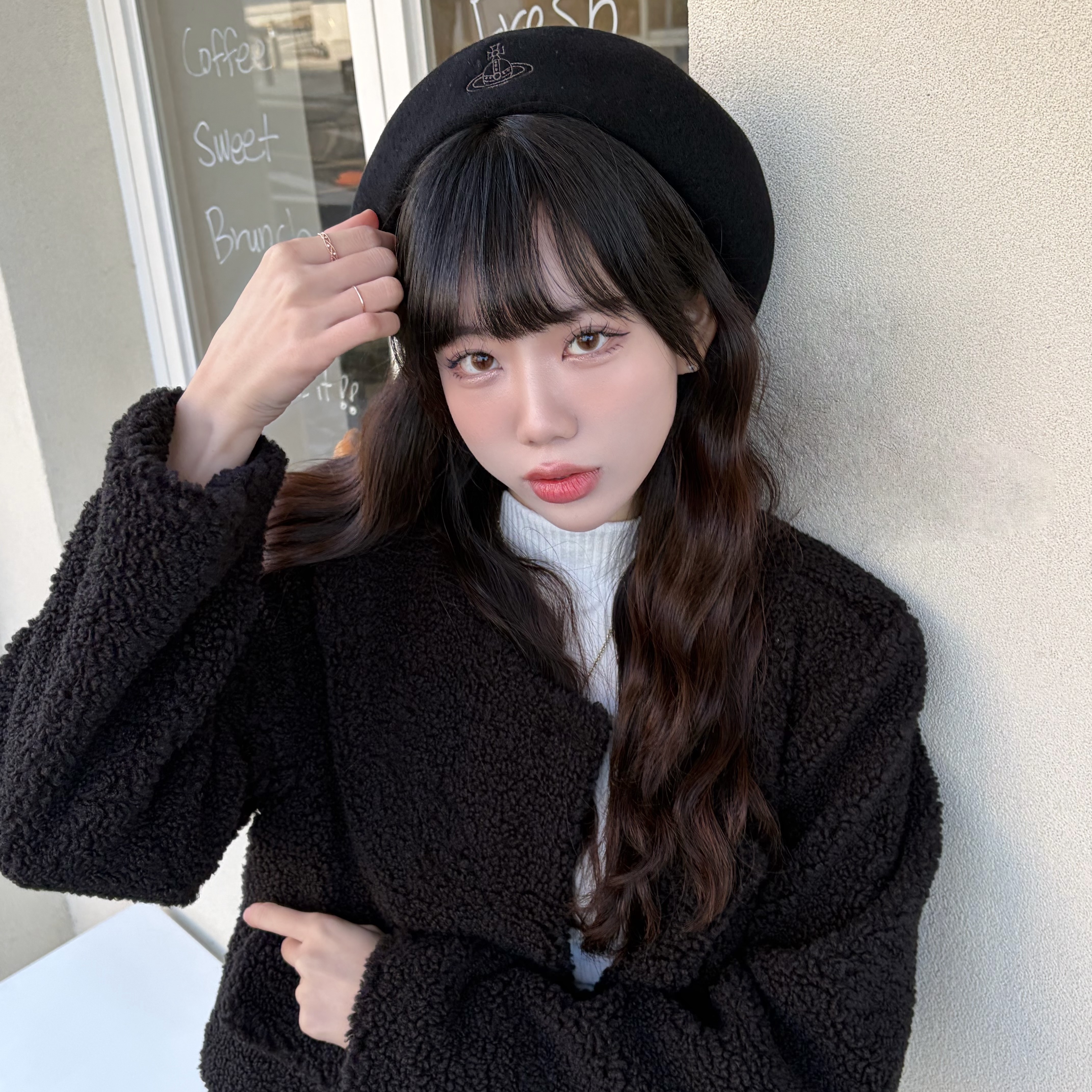 (W) Vivienne Westwood Line Orb Embroidery Basque Beret Black, Vivienne Westwood Mayfair Bas Relief Pendant Silver 착용 스타일 - 1