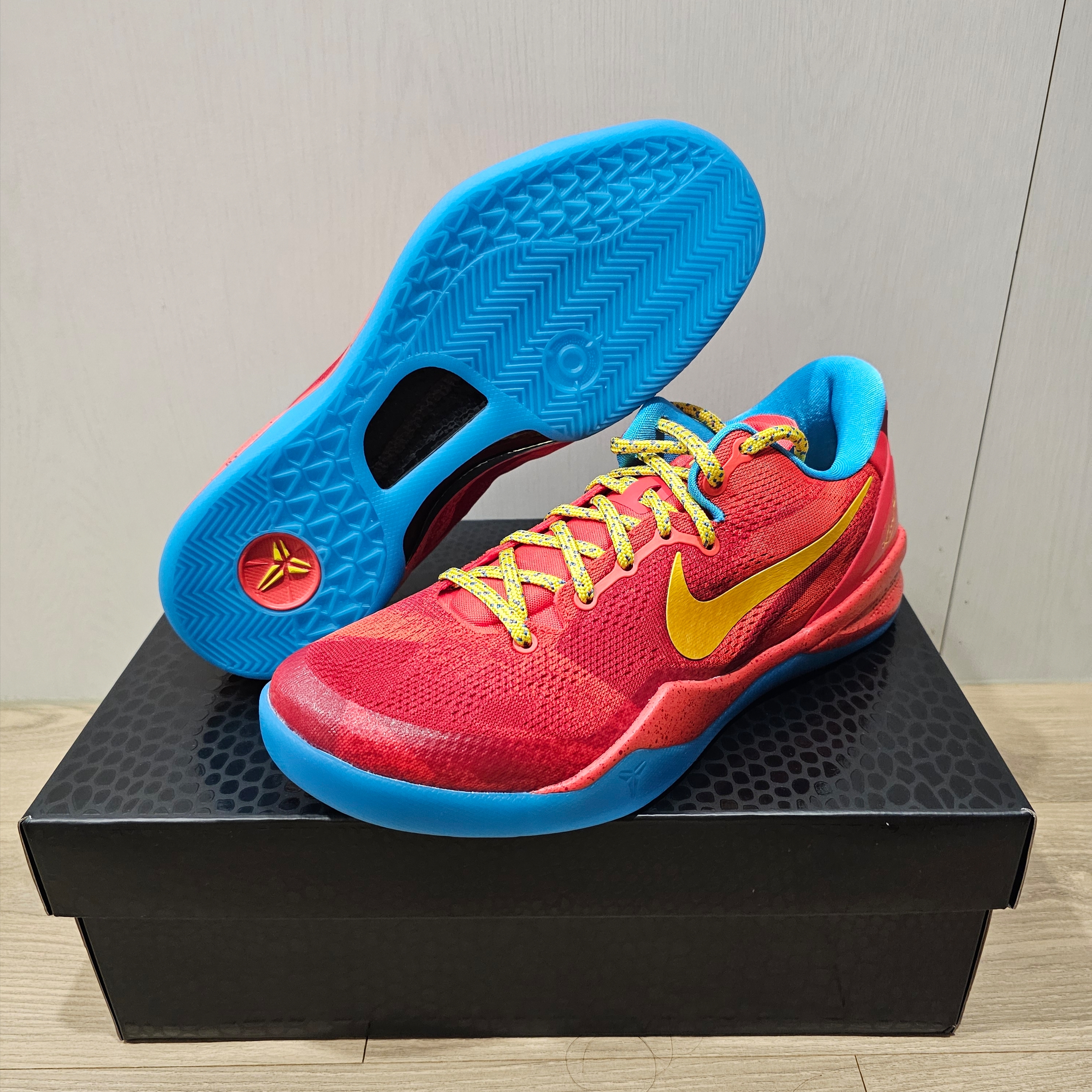 Nike Kobe 8 Protro Year of the Horse Light Crimson and Vivid Blue 착용 스타일 - 2
