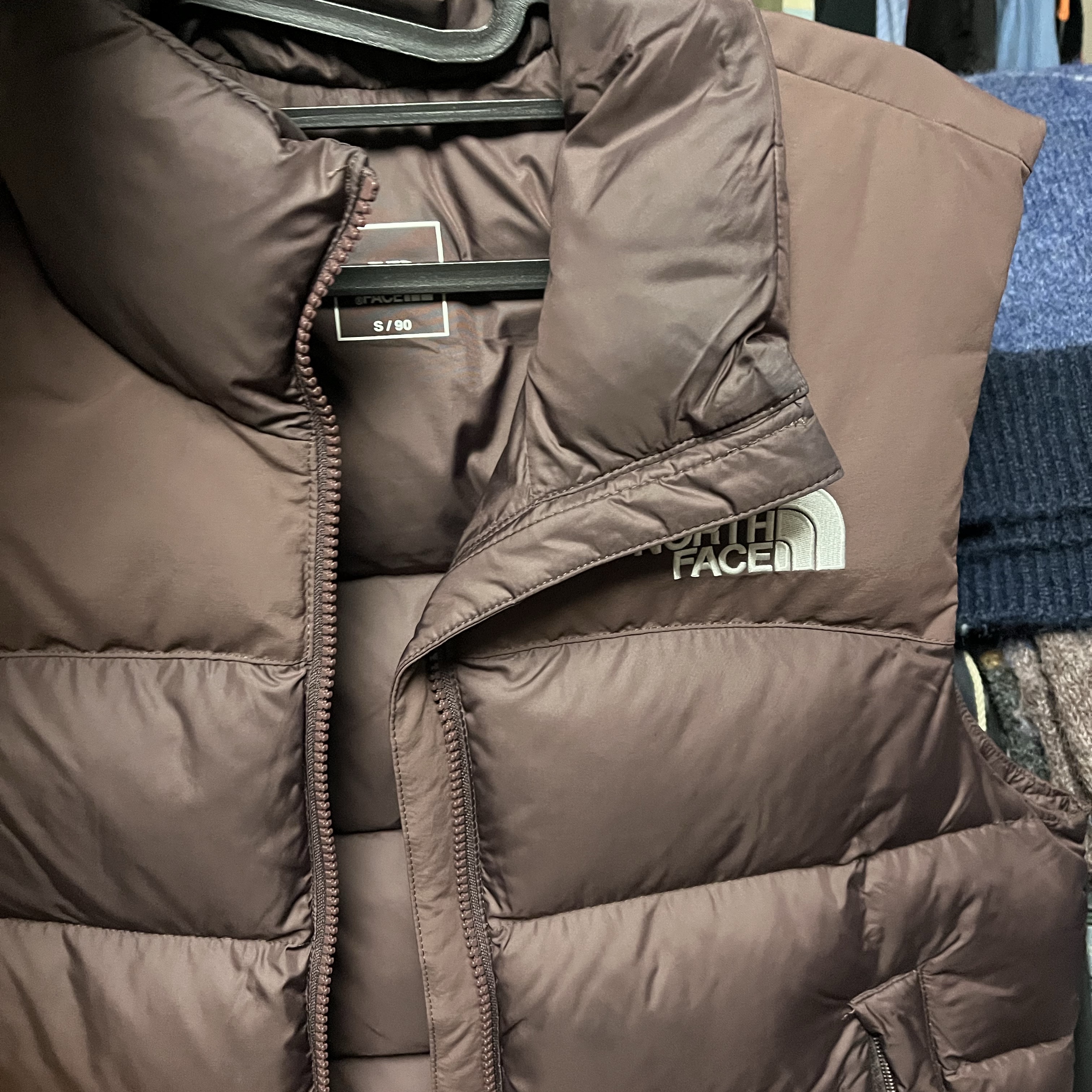 The North Face Puffy On EX Vest Cocoa Brown - 25FW 착용 스타일