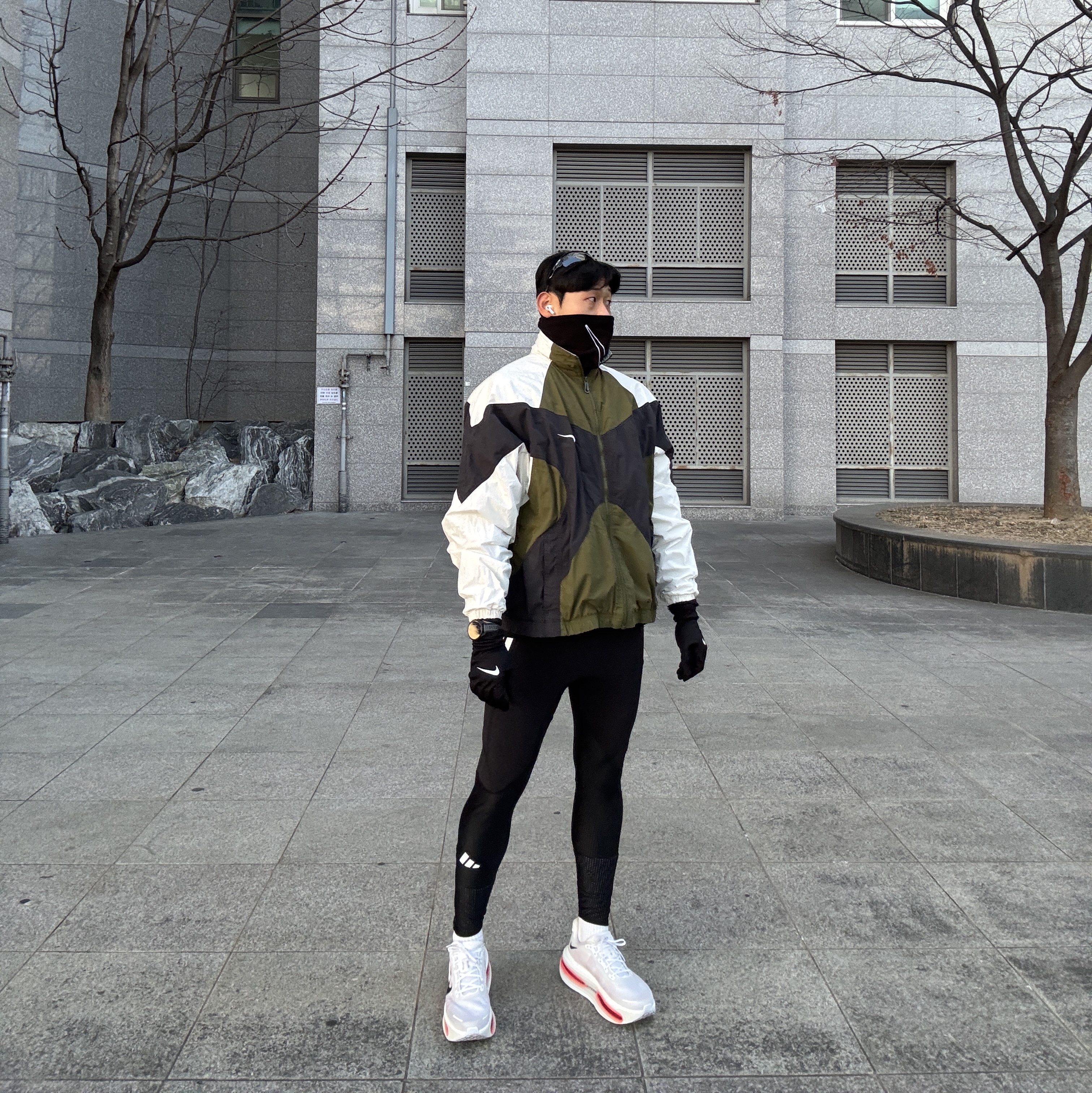 Nike Re-Issue Woven Jacket Legion Green White - Asia, Nike Vomero Premium White Bright Crimson 착용 스타일