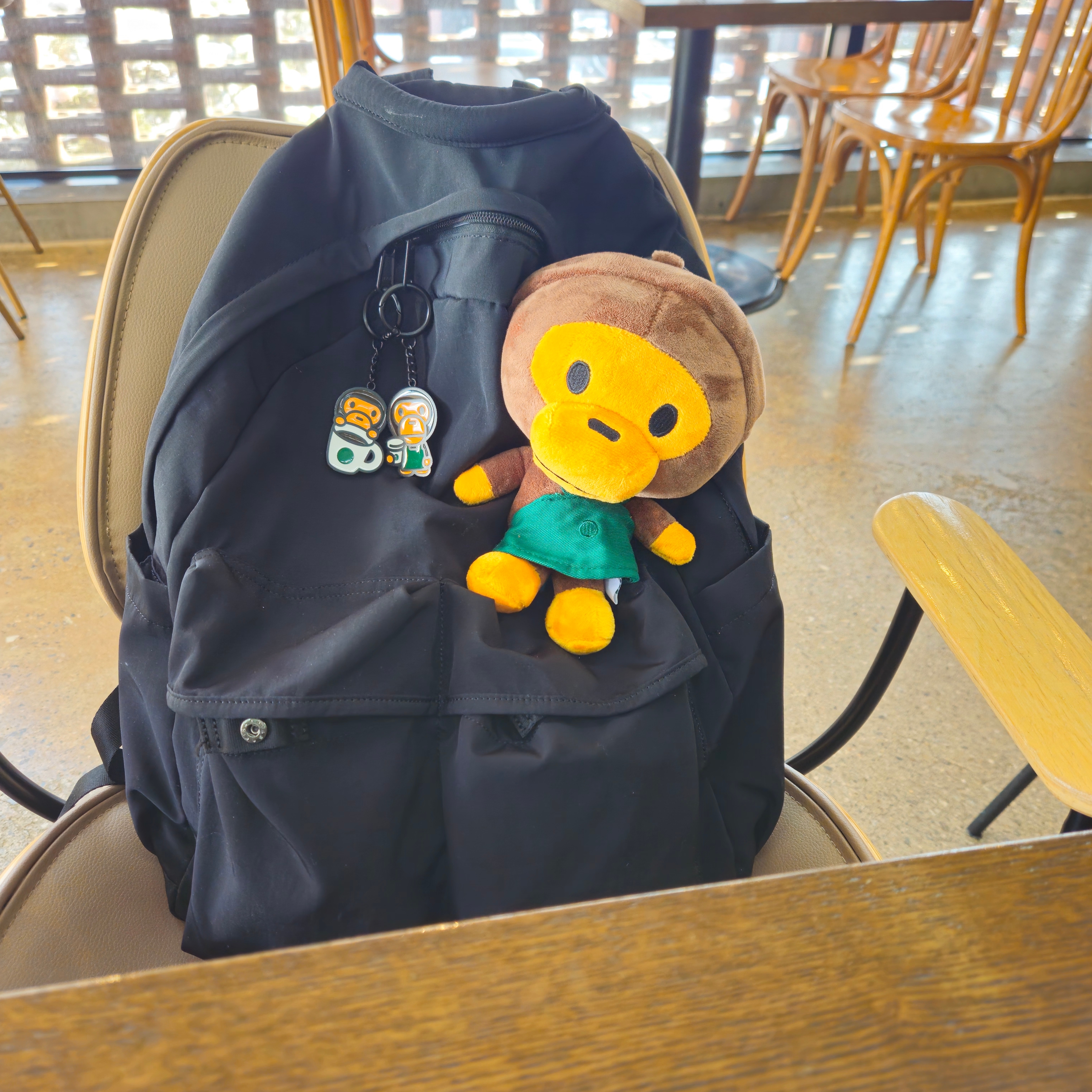 Starbucks x BAPE Baby Milo Foldable Bag, Starbucks x BAPE Baby Milo Keychain 착용 스타일 - 4