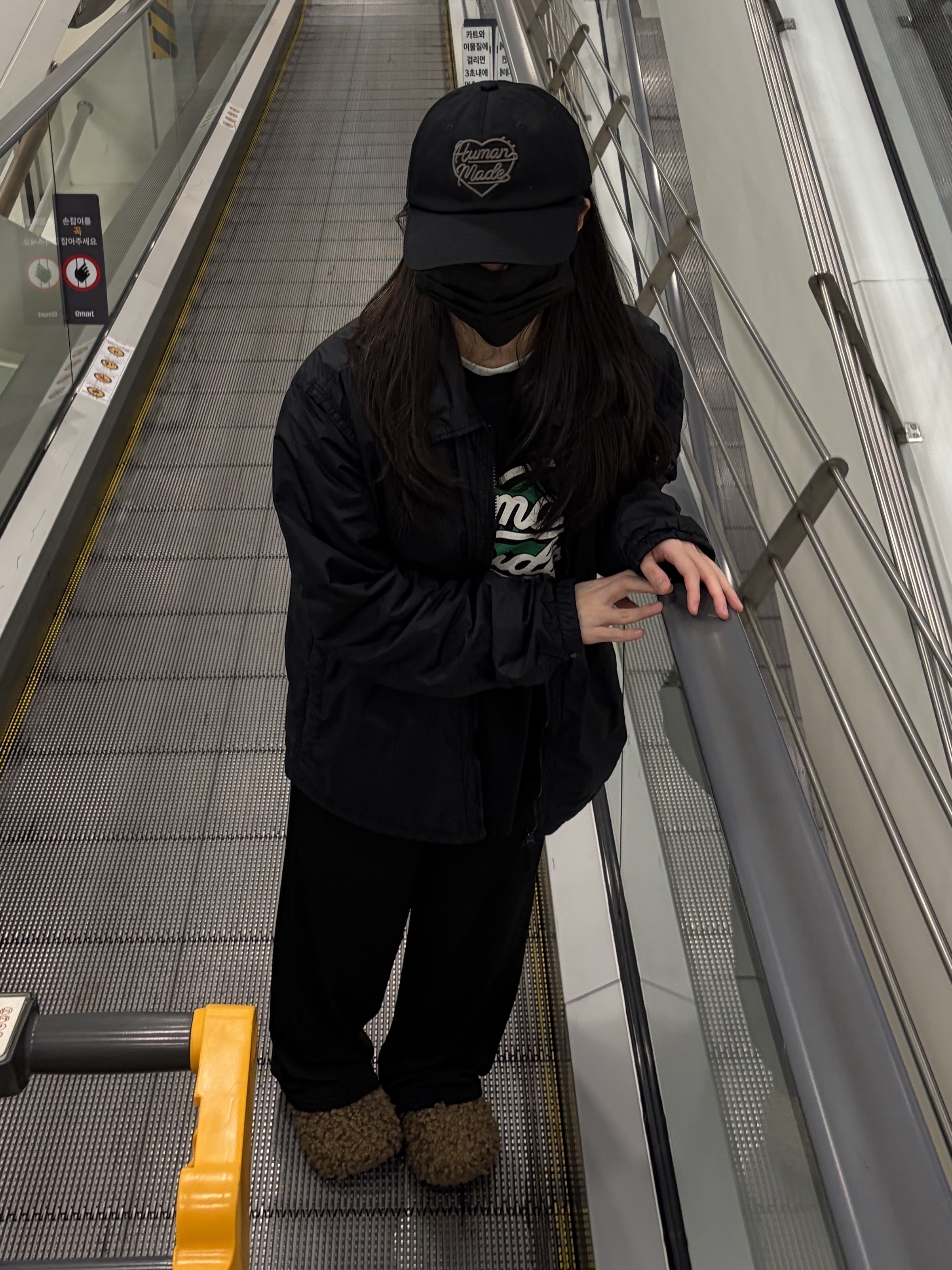 Human Made Graphic L/S T-Shirt Black, Human Made 6 Panel Twill Cap Black 착용 스타일