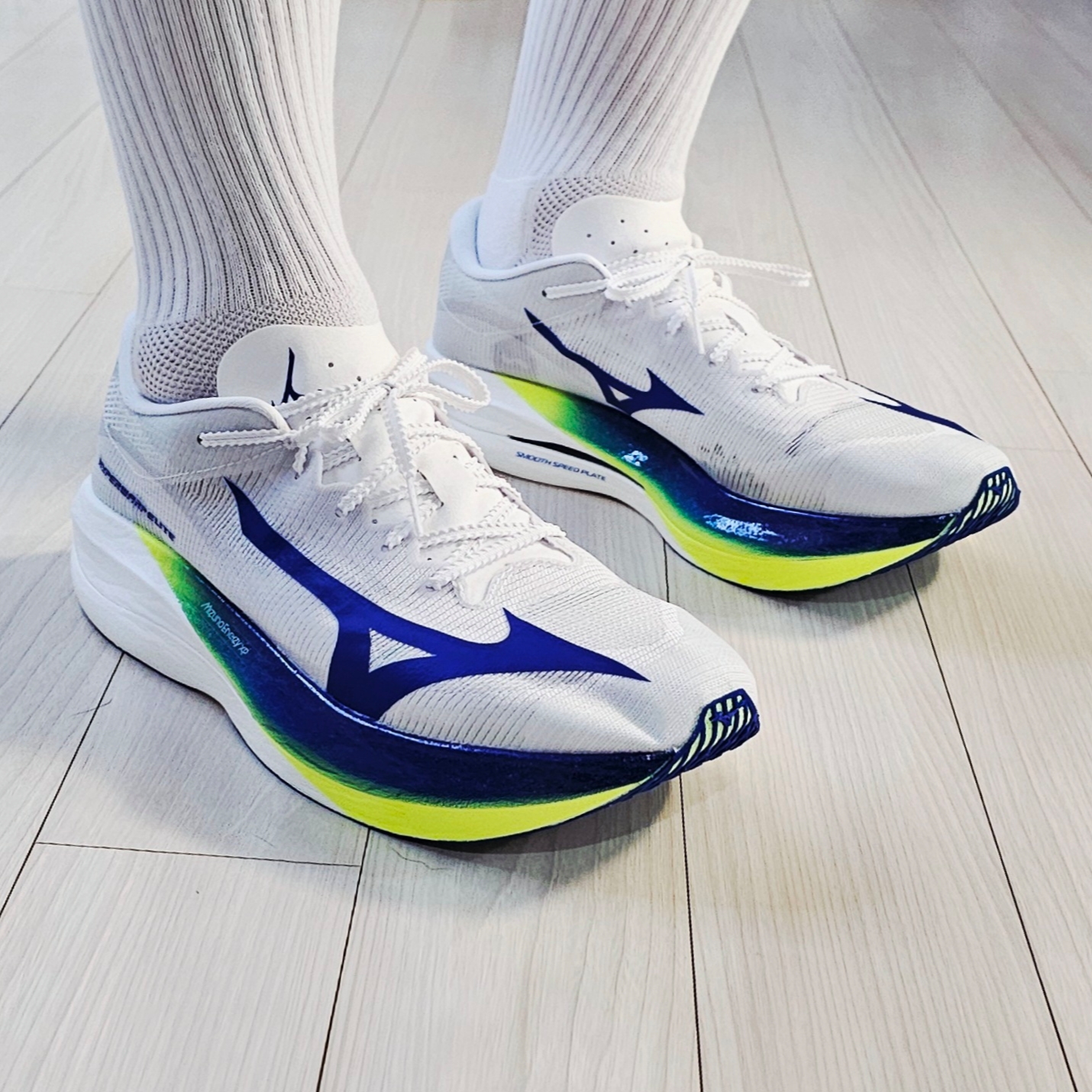 Mizuno Hyperwarp Elite White Yellow 착용 스타일