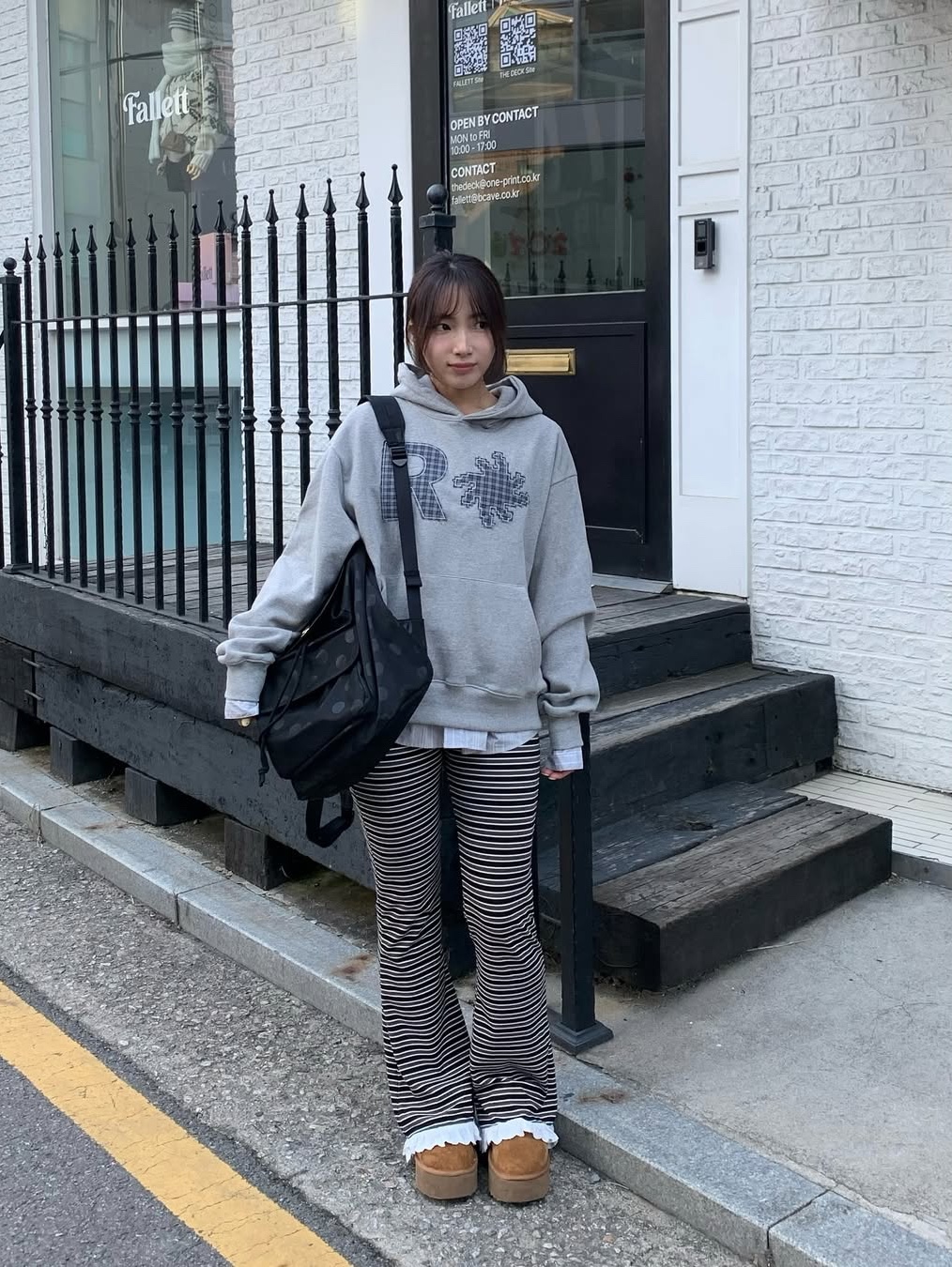 SLOW RECORD HOUSE Check Patch Hoodie Grey 착용 스타일 - 5